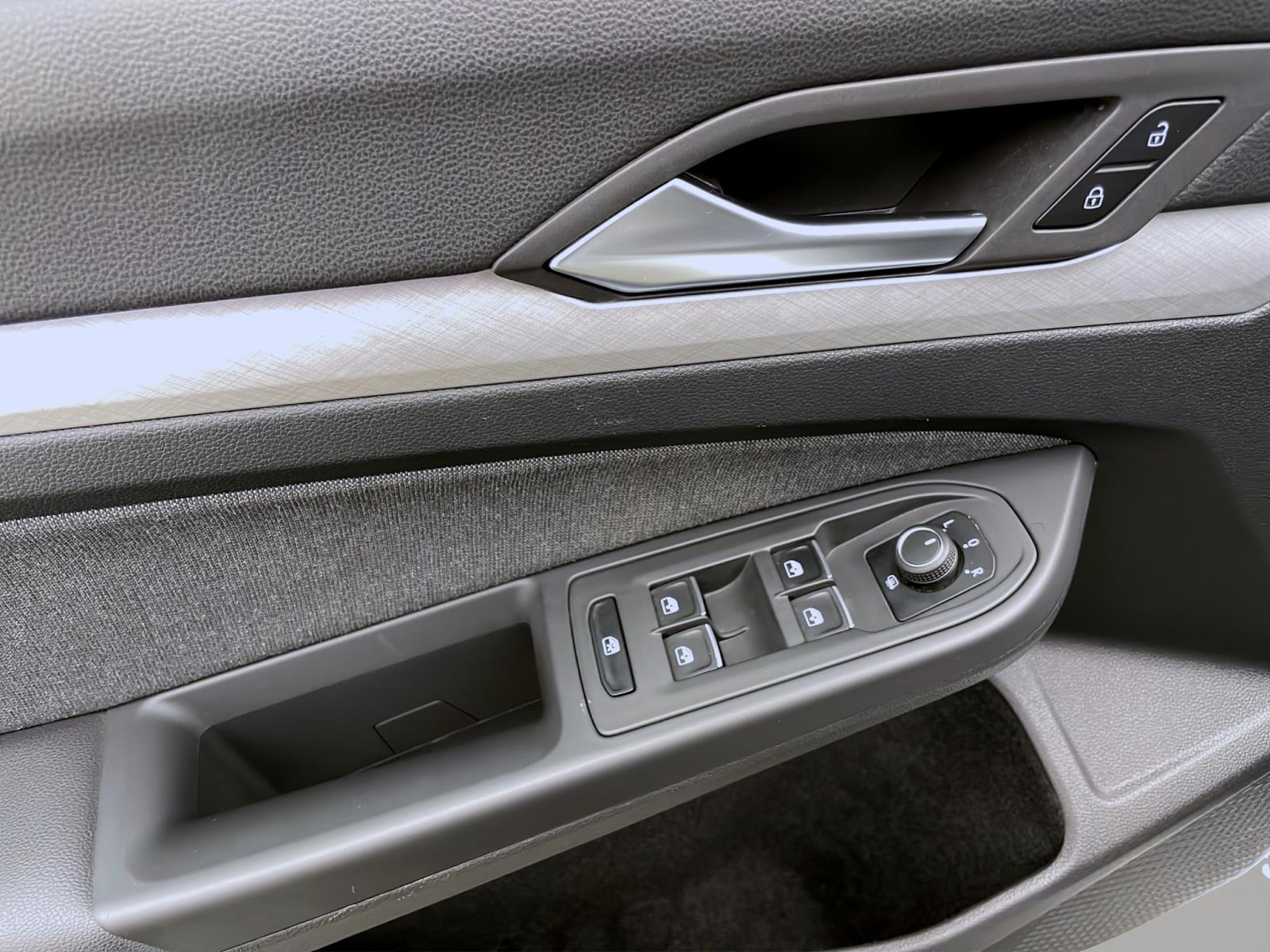 Bild 9: Volkswagen Golf Variant 2.0 TDI DSG LIFE PANO NAVI PDC SITZHZG