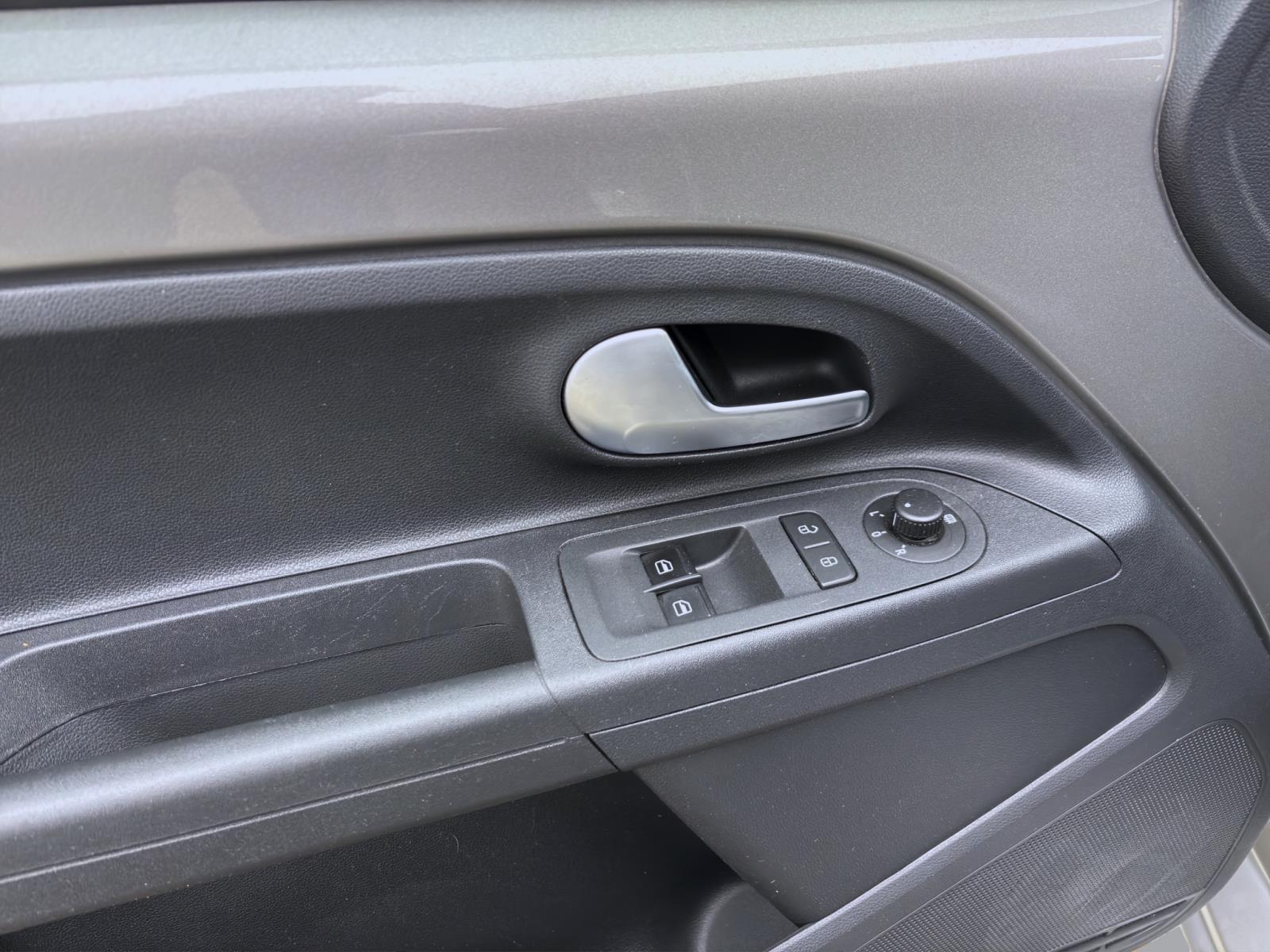 Bild 9: Volkswagen e-up! ACTIVE KAMERA PDC SITZHZG KLIMA LED