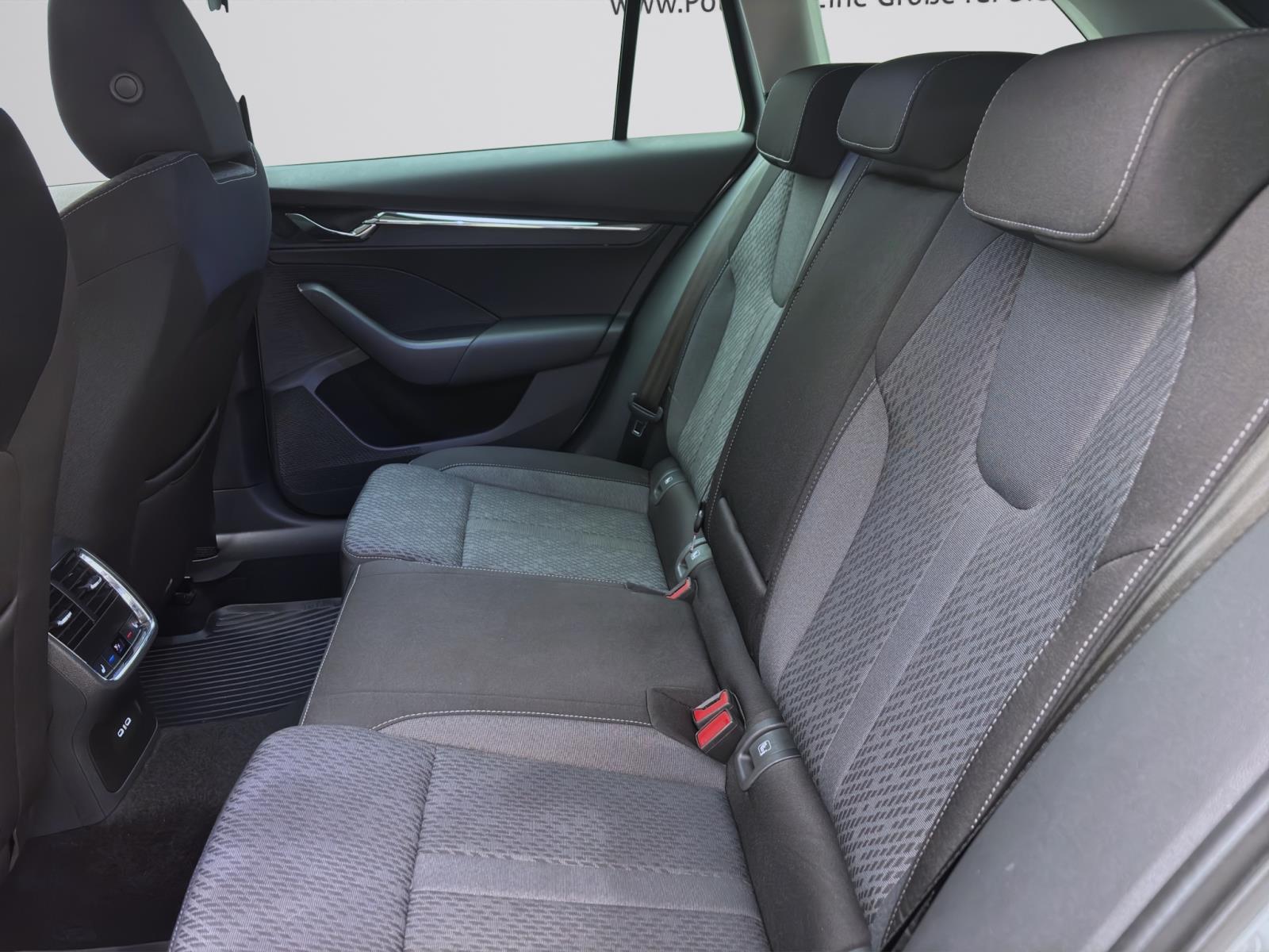 Bild 13: Skoda Octavia Combi 2.0 TDI DSG STYLE NAVI PDC LED HuD