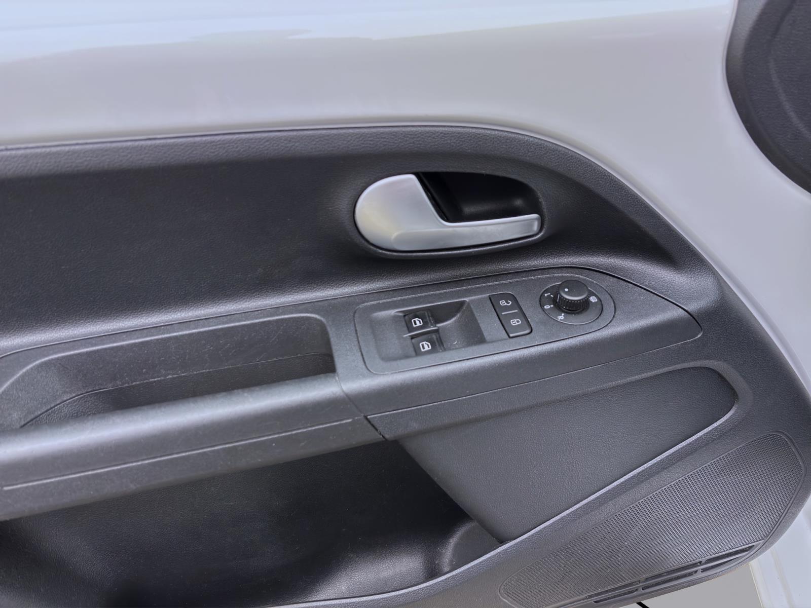 Bild 9: Volkswagen up! 1.0 MPI MOVE UP! KLIMA SITZHZG DAB+