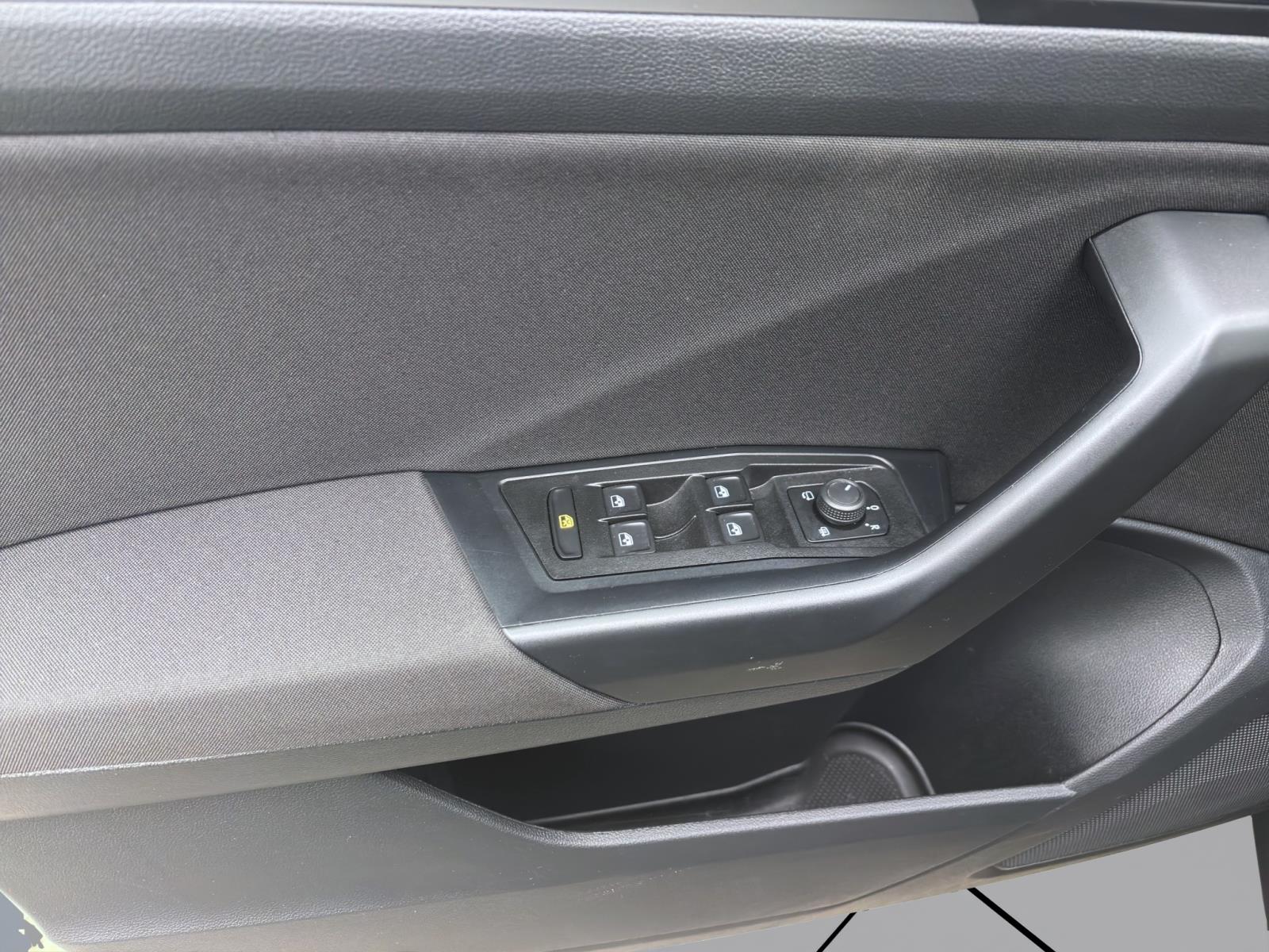 Bild 9: Volkswagen T-Roc 1.0 TSI LIFE NAVI KLIMA PDC LED