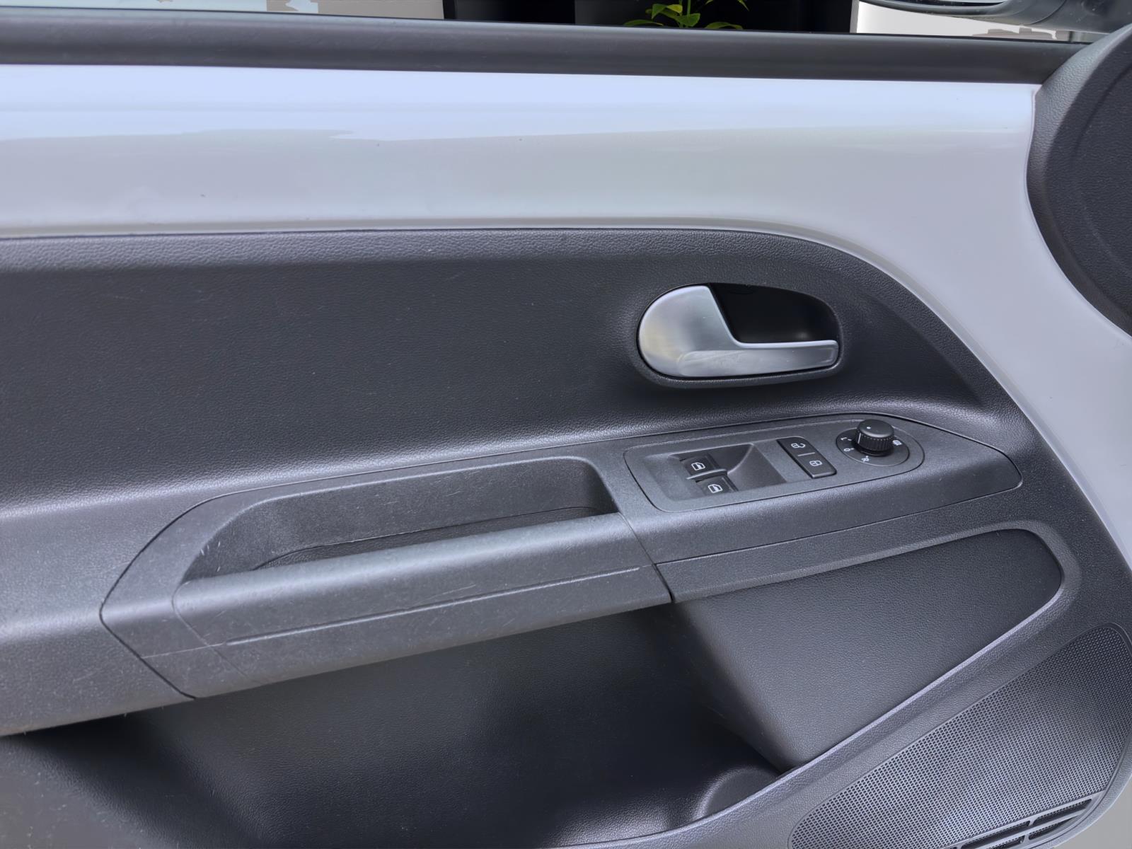 Bild 9: Volkswagen up! 1.0 MPI MOVE UP! KAMERA PDC SITZHZG KLIMA