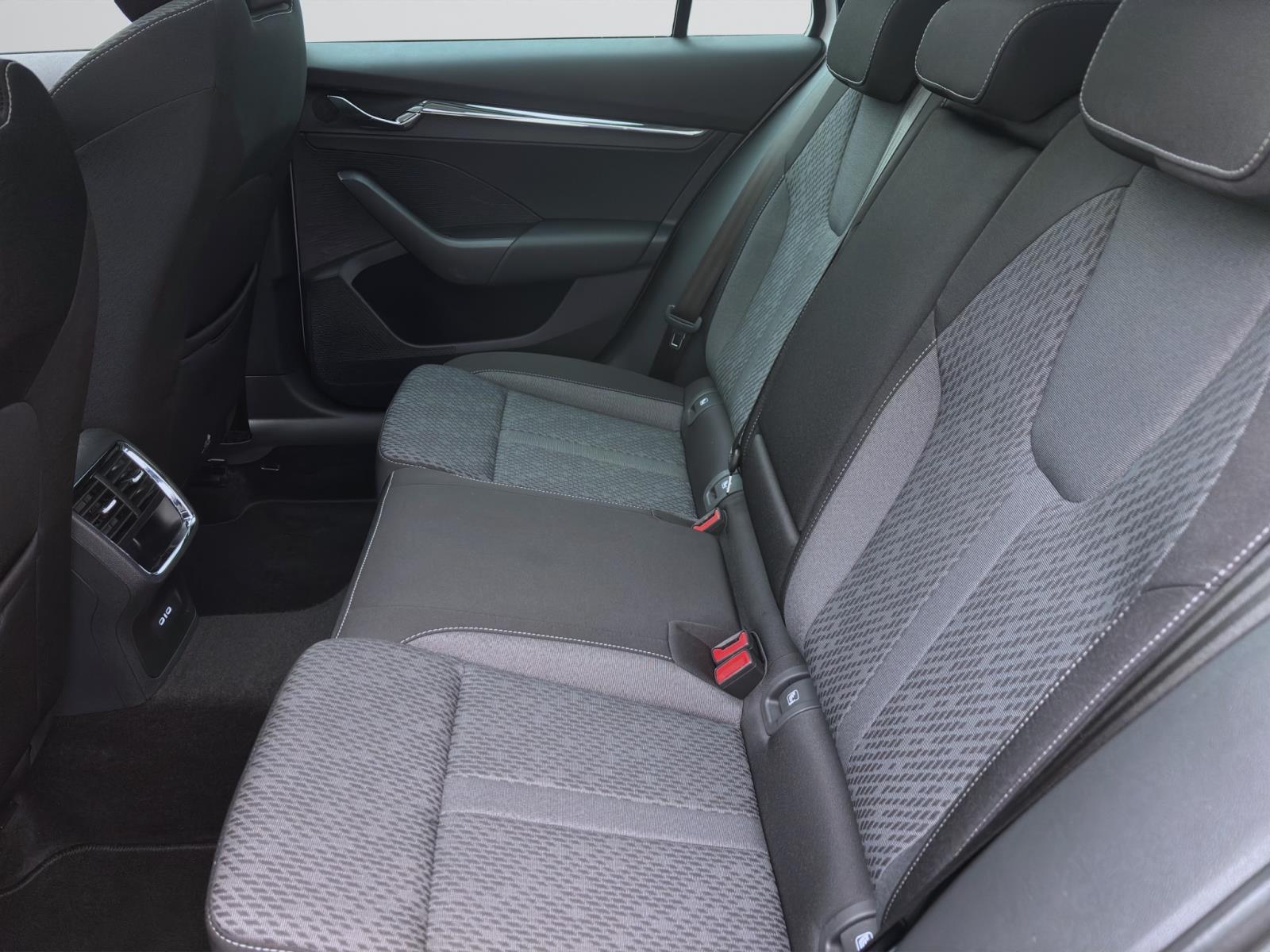 Bild 13: Skoda Octavia Combi 2.0 TDI DSG STYLE NAVI PANO KLIMA PDC