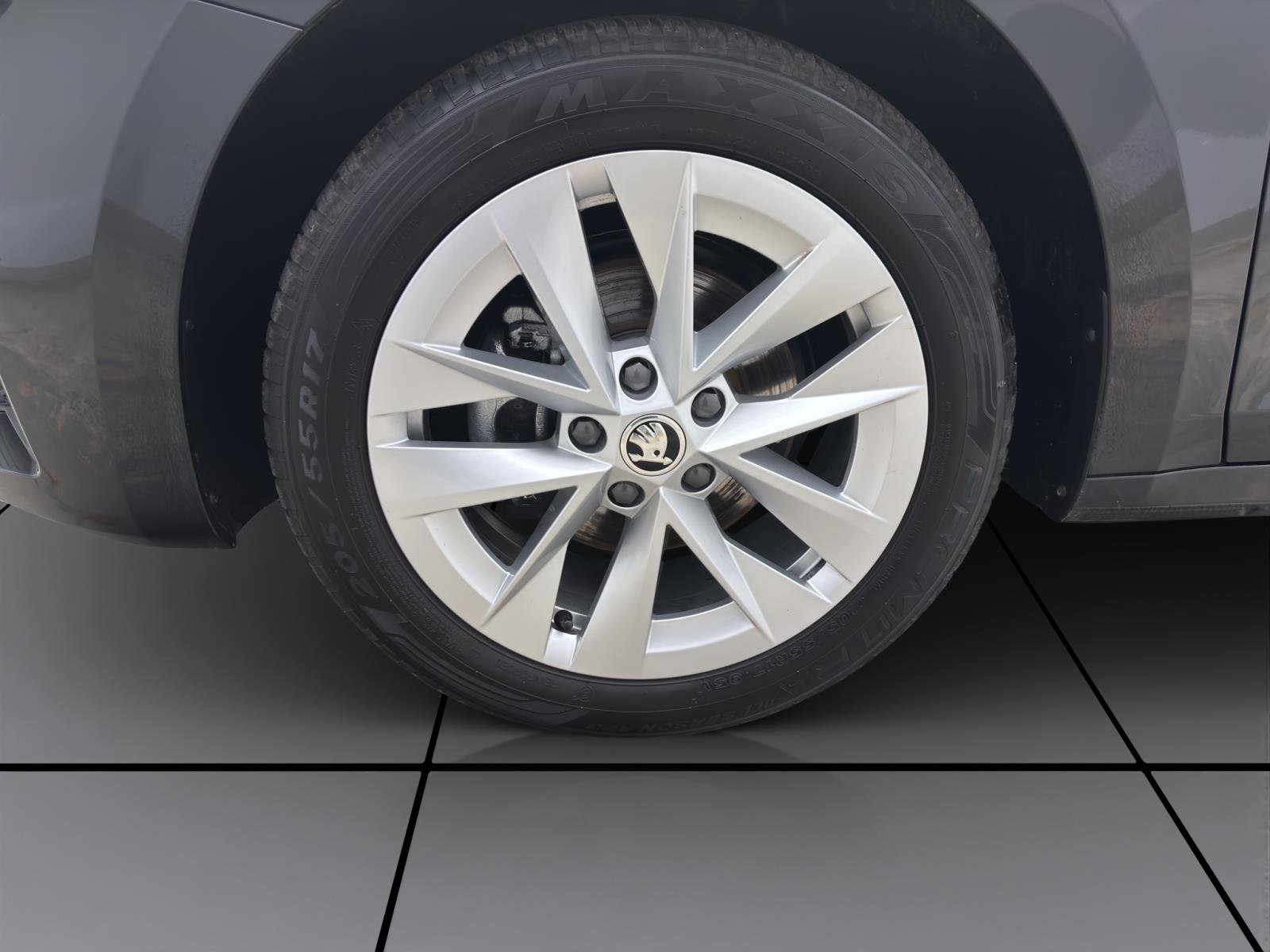 Bild 7: Skoda Octavia Combi 2.0 TDI DSG SELECTION NAVI AHK KLIMA PDC