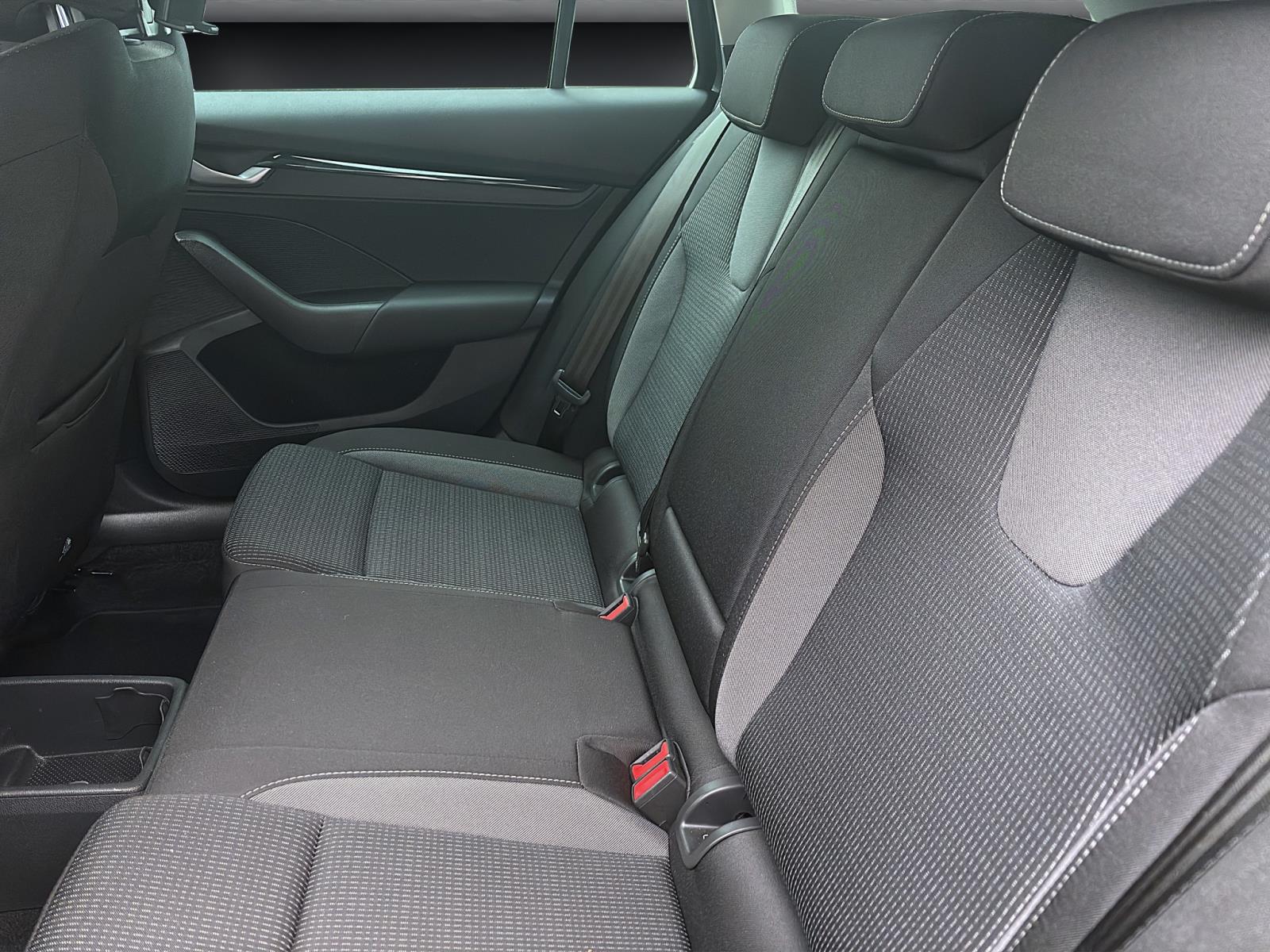 Bild 13: Skoda Octavia Combi 2.0 TDI DSG SELECTION NAVI AHK KLIMA PDC