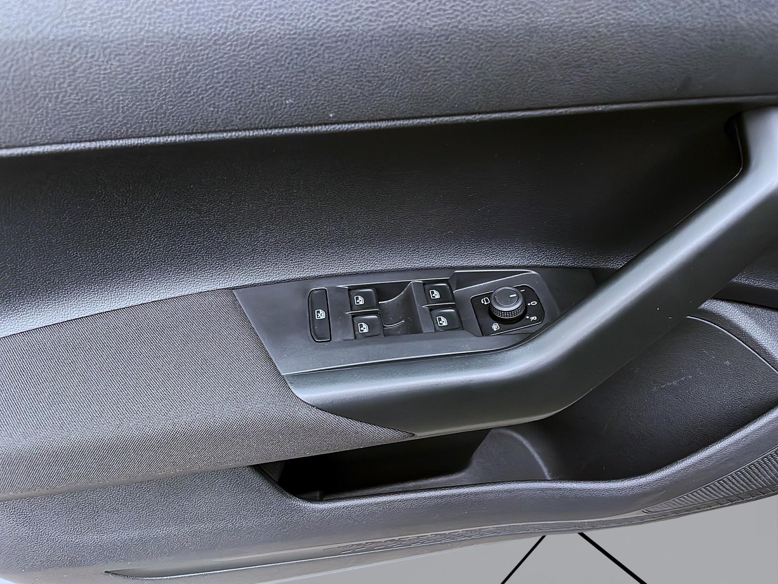 Bild 9: Volkswagen Polo 1.0 TSI LIFE NAVI PDC LED SITZHZG