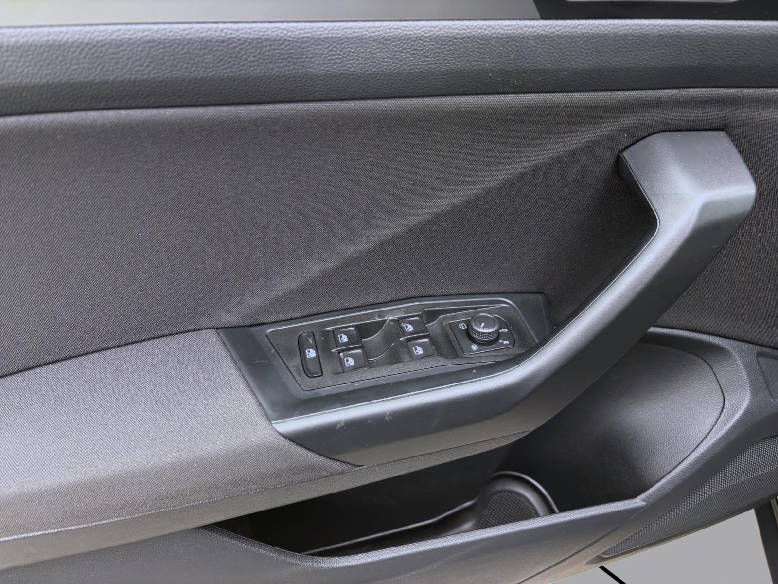 Bild 9: Volkswagen T-Roc 1.0 TSI LIFE PDC SITZHZG KLIMA LED