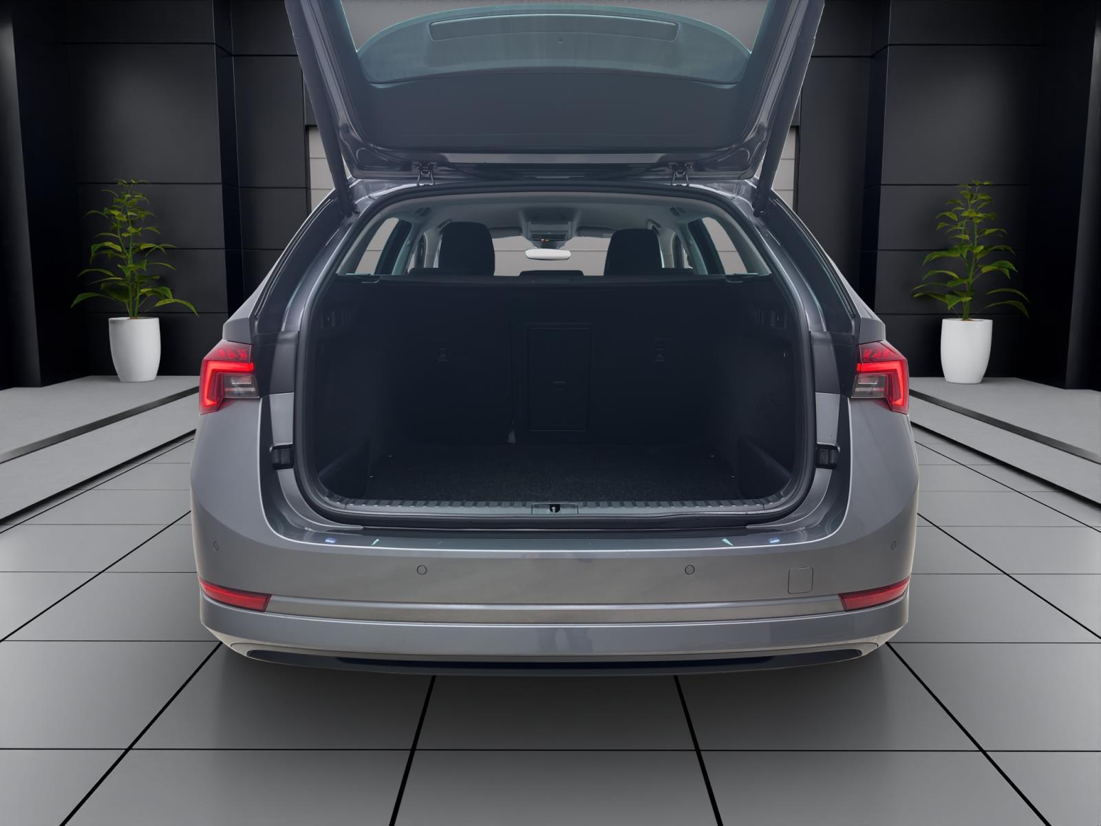 Bild 3: Skoda Octavia Combi 2.0 TDI DSG STYLE NAVI MATRIX PDC SITZHZG