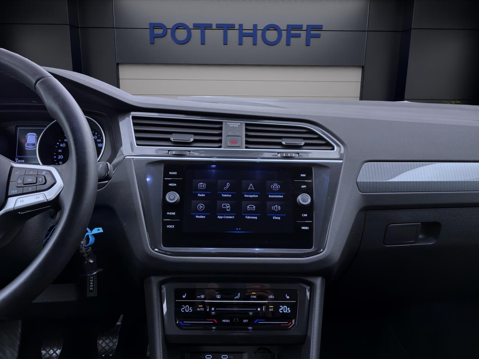 Bild 12: Volkswagen Tiguan 1.5 TSI LIFE PDC NAVI SITZHZG ACC LED