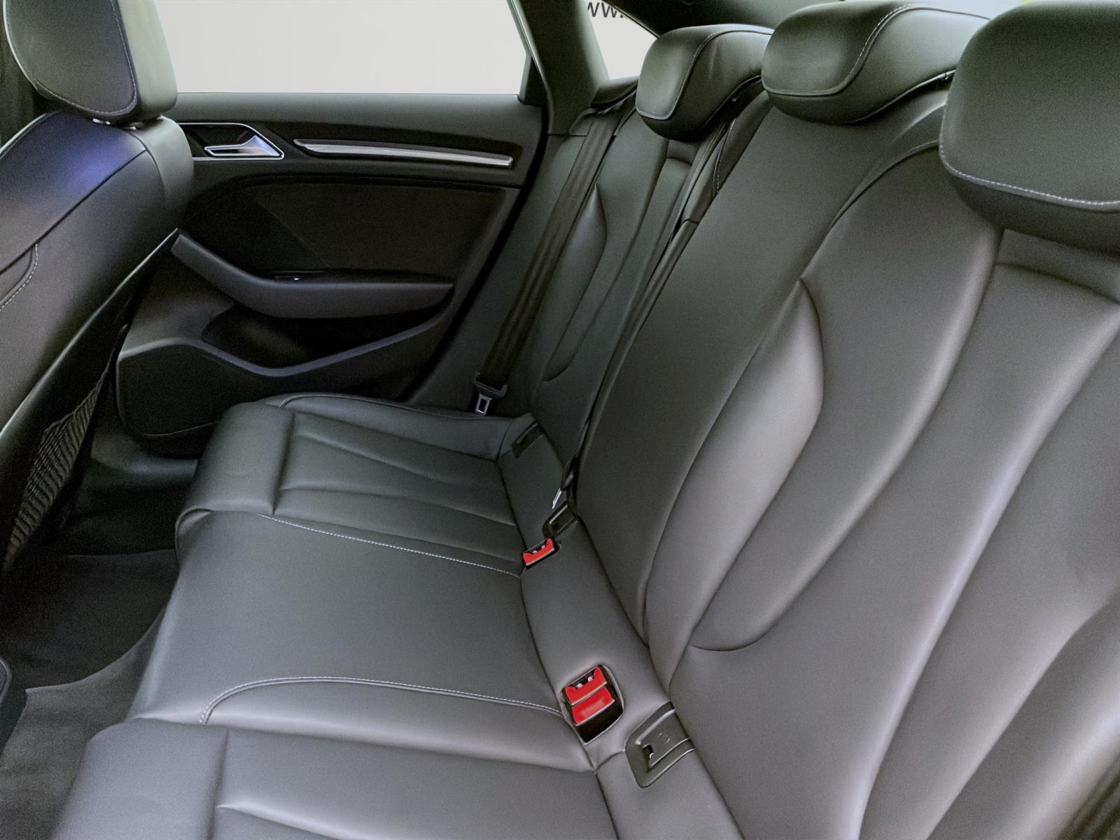 Bild 13: Audi RS3 Limousine NAVI LED SHZG PDC KLIMA