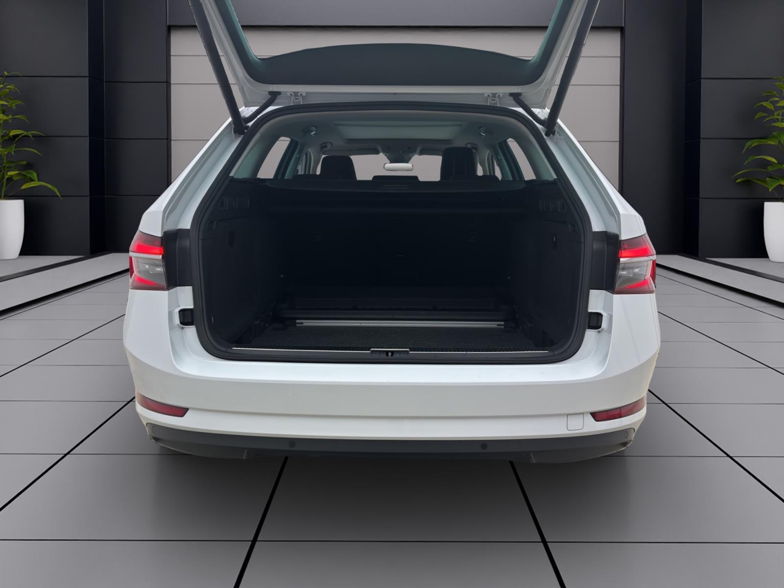 Bild 3: Skoda Superb Combi 2.0 TDI DSG STYLE PANO NAVI PDC SITZHZG