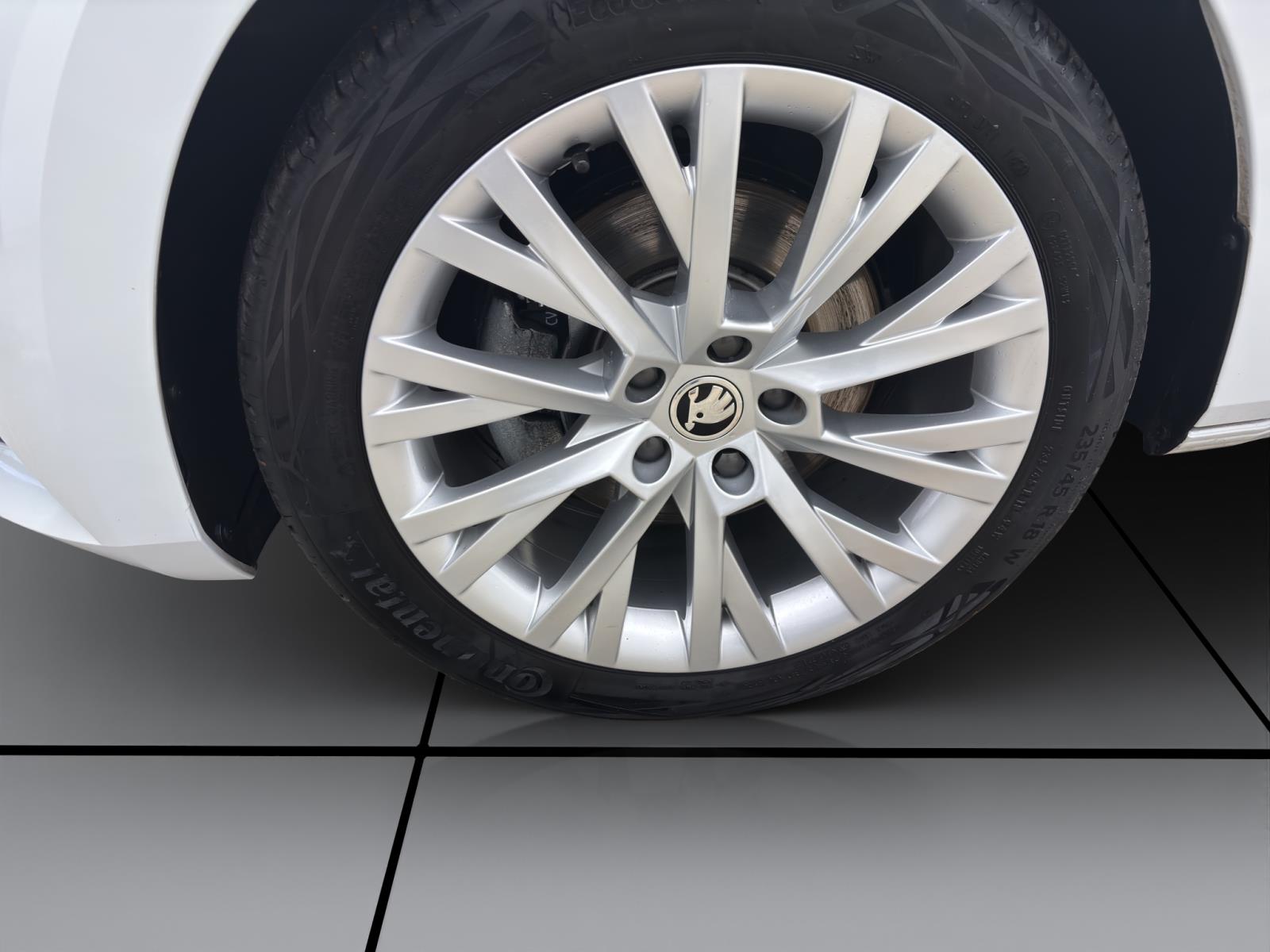 Bild 7: Skoda Superb Combi 2.0 TDI DSG STYLE PANO NAVI PDC SITZHZG