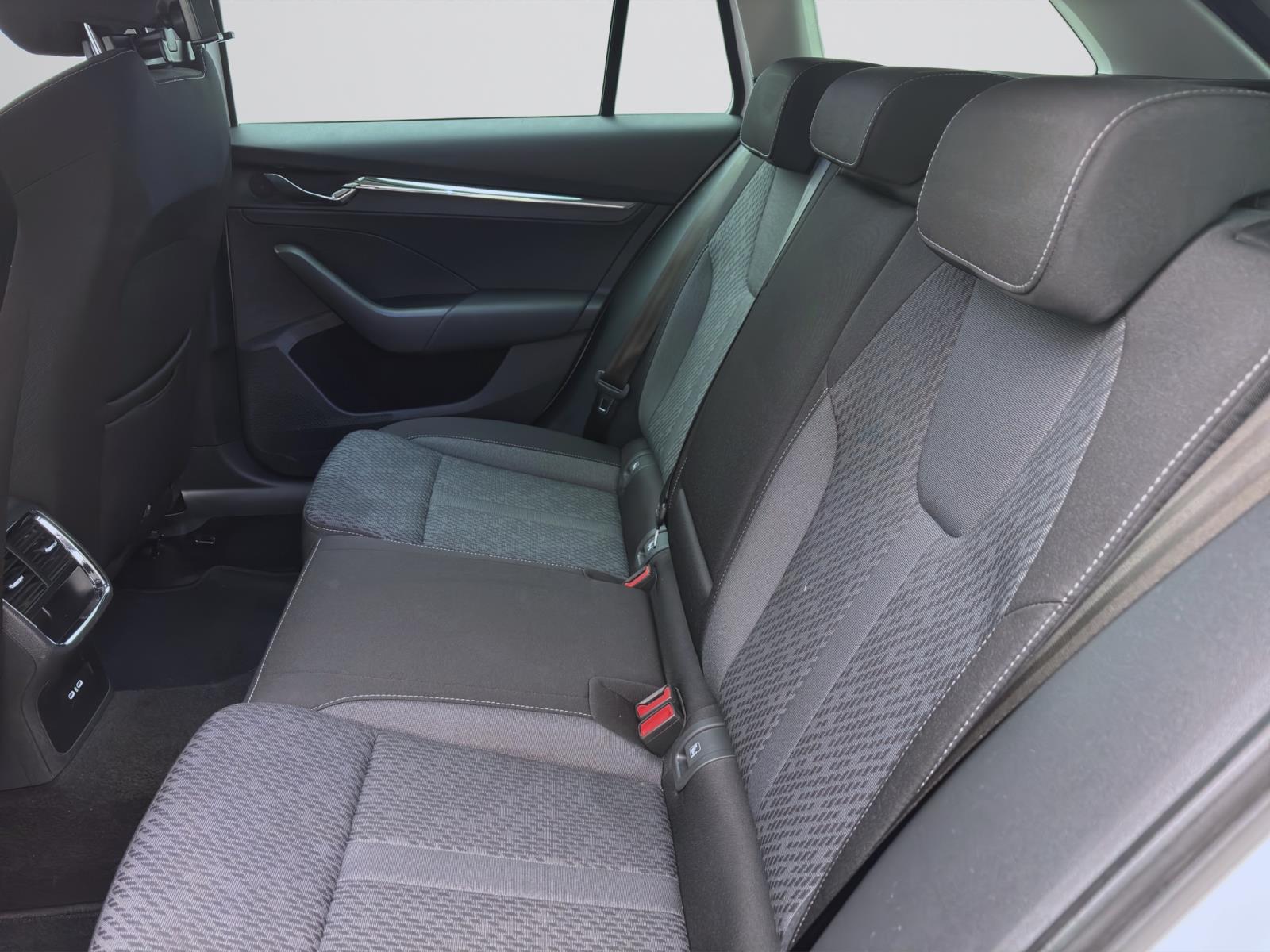 Bild 13: Skoda Octavia Combi 2.0 TDI STYLE AHK NAVI PDC SITZHZG