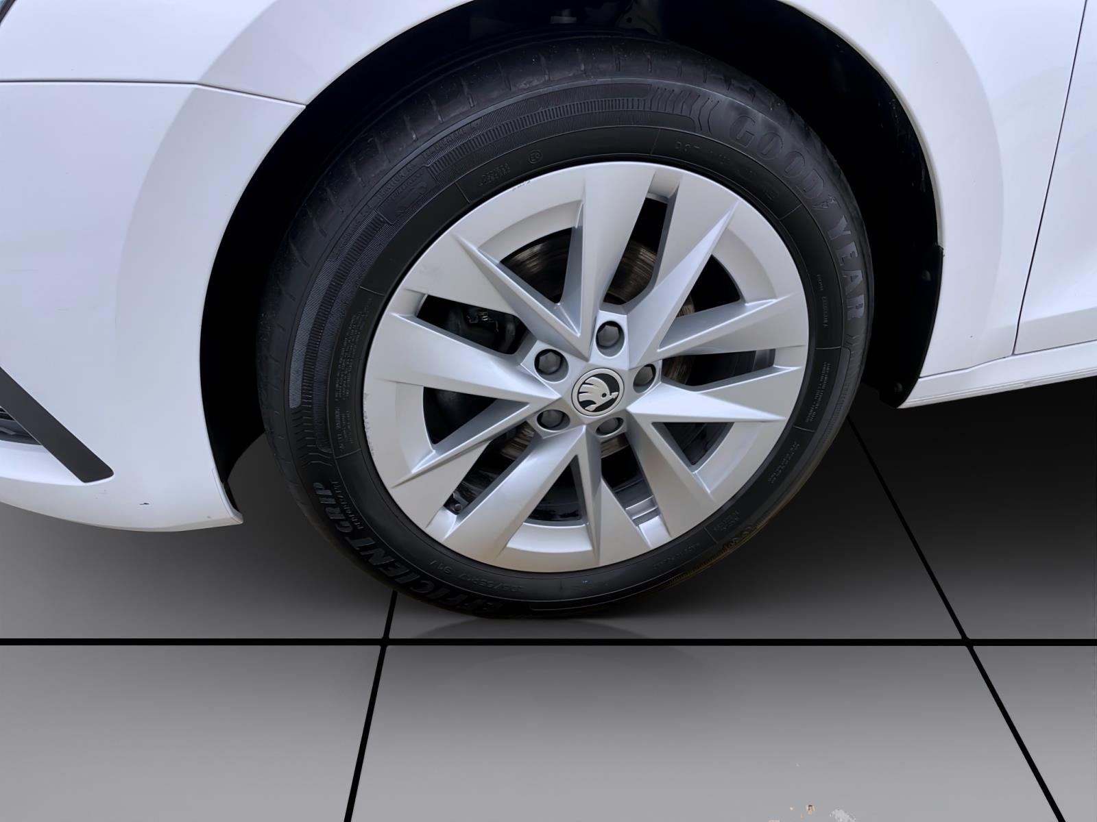 Bild 7: Skoda Octavia Combi 2.0 TDI DSG STYLE NAVI PDC SITZHZG ACC