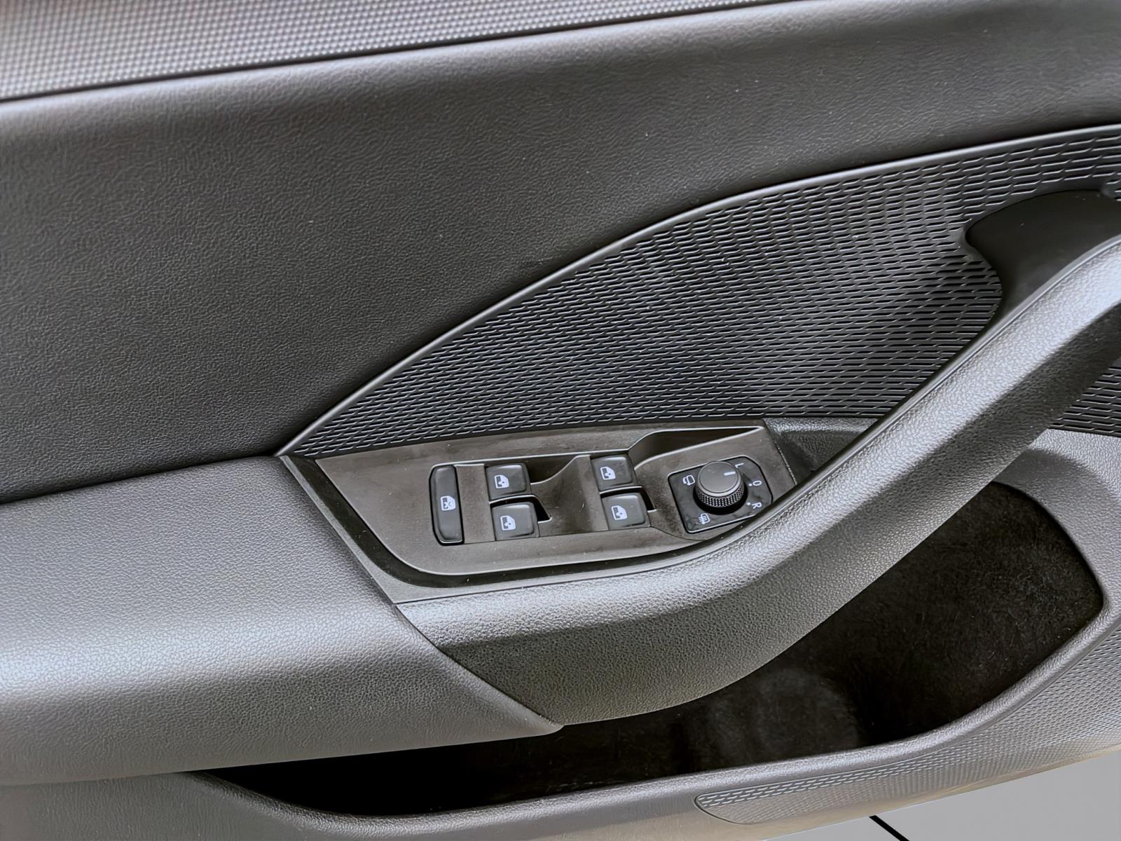 Bild 9: Skoda Octavia Combi 2.0 TDI DSG STYLE NAVI PDC SITZHZG ACC