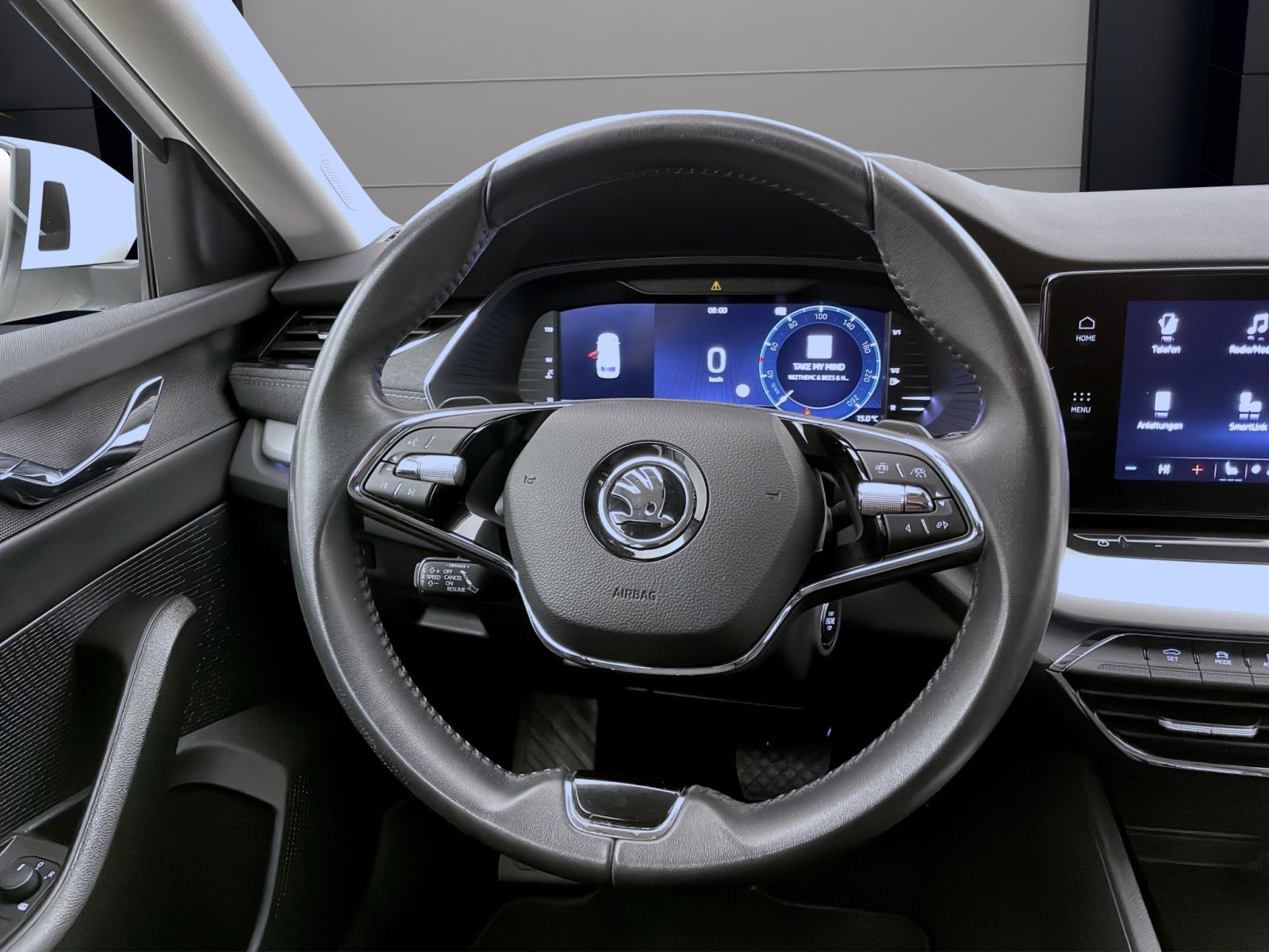 Bild 10: Skoda Octavia Combi 2.0 TDI DSG STYLE NAVI PDC SITZHZG ACC