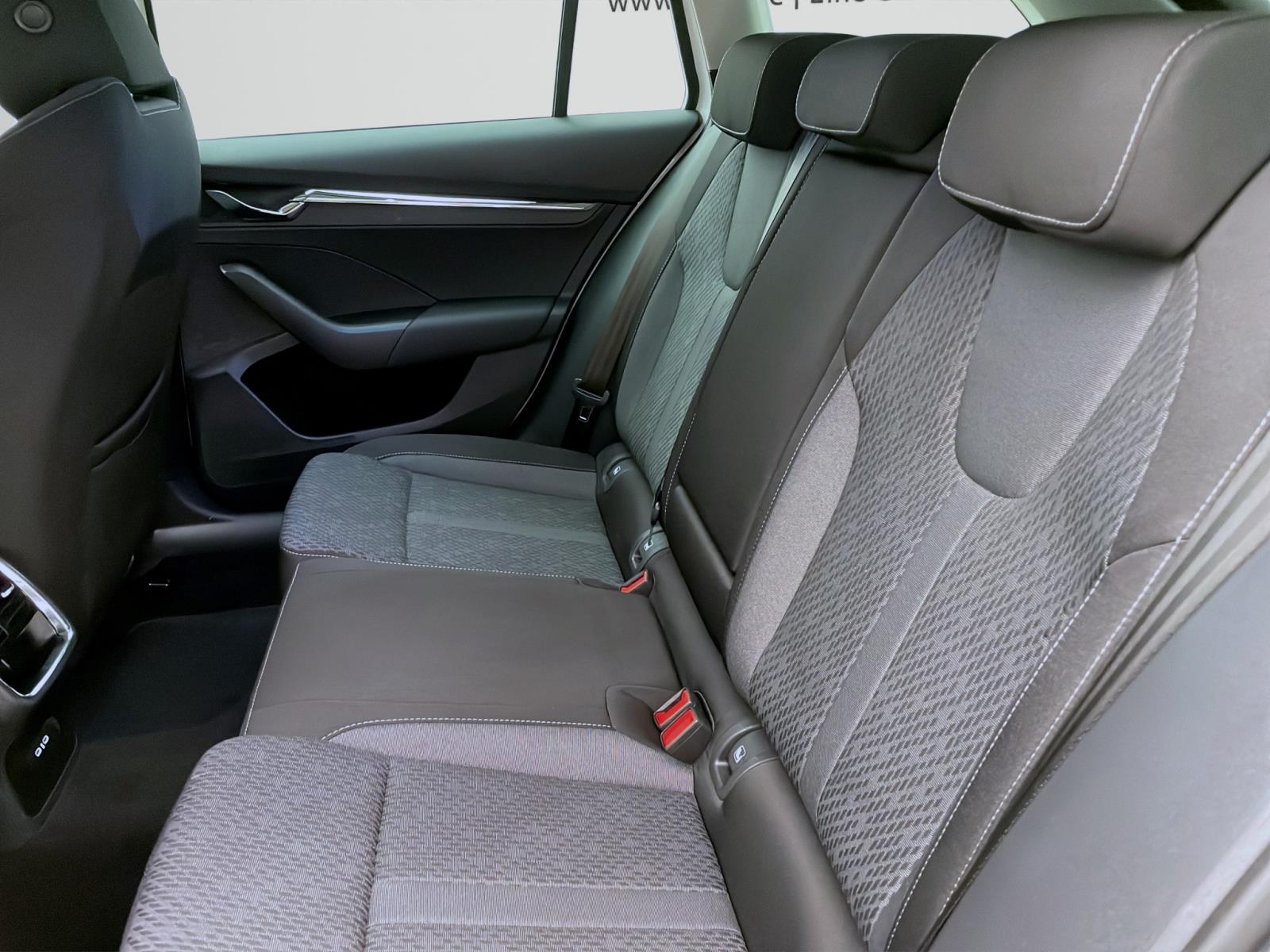 Bild 13: Skoda Octavia Combi 2.0 TDI DSG STYLE NAVI PDC SITZHZG ACC