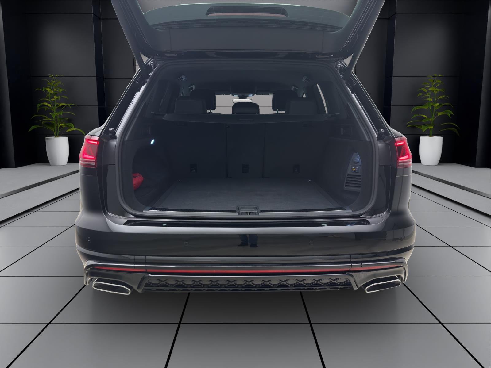 Bild 3: Volkswagen Touareg 3.0 TDI V6 Tiptronic 4M R-LINE AHK IQ.LIGHT NAVI HuD