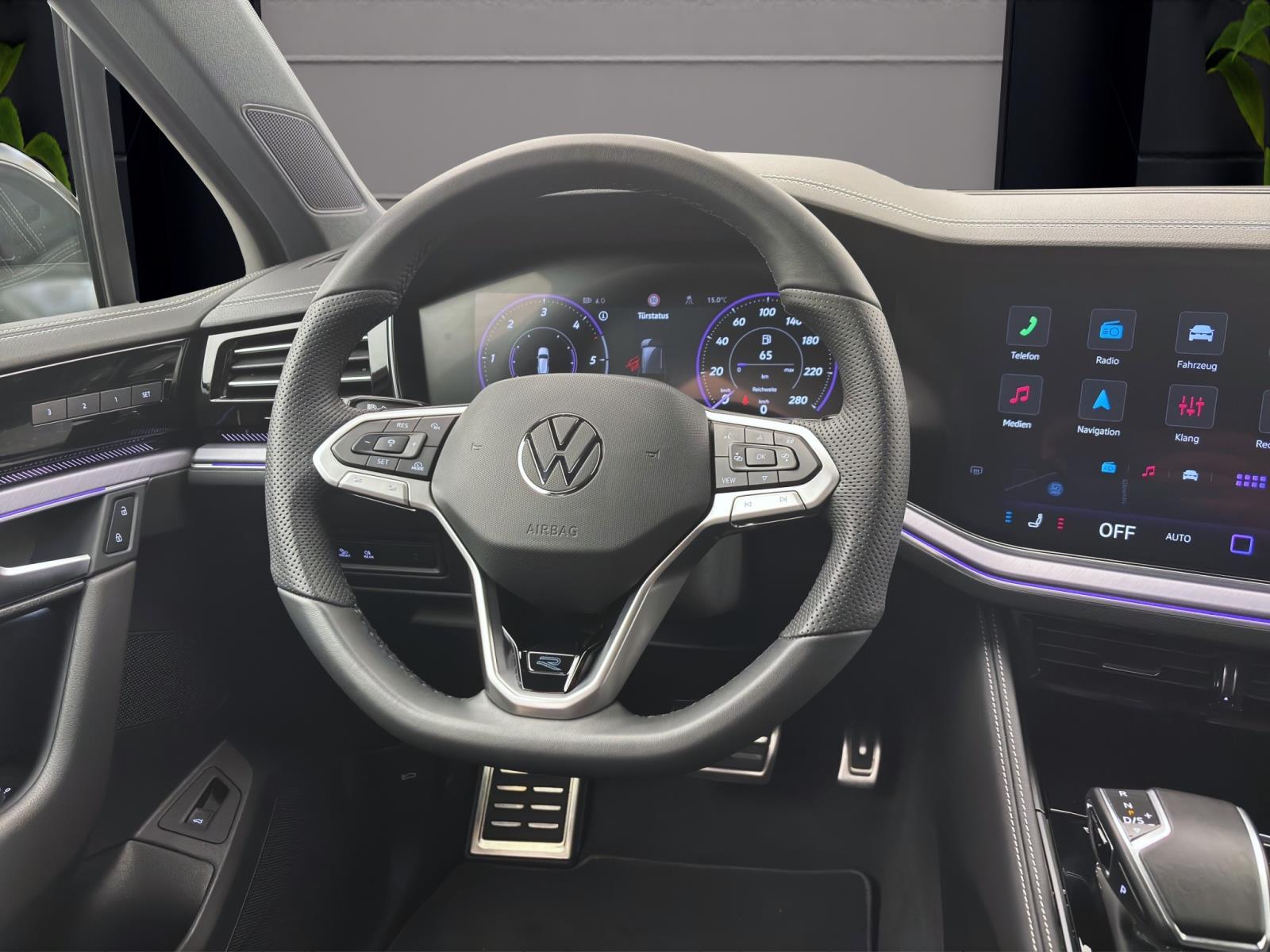 Bild 10: Volkswagen Touareg 3.0 TDI V6 Tiptronic 4M R-LINE AHK IQ.LIGHT NAVI HuD