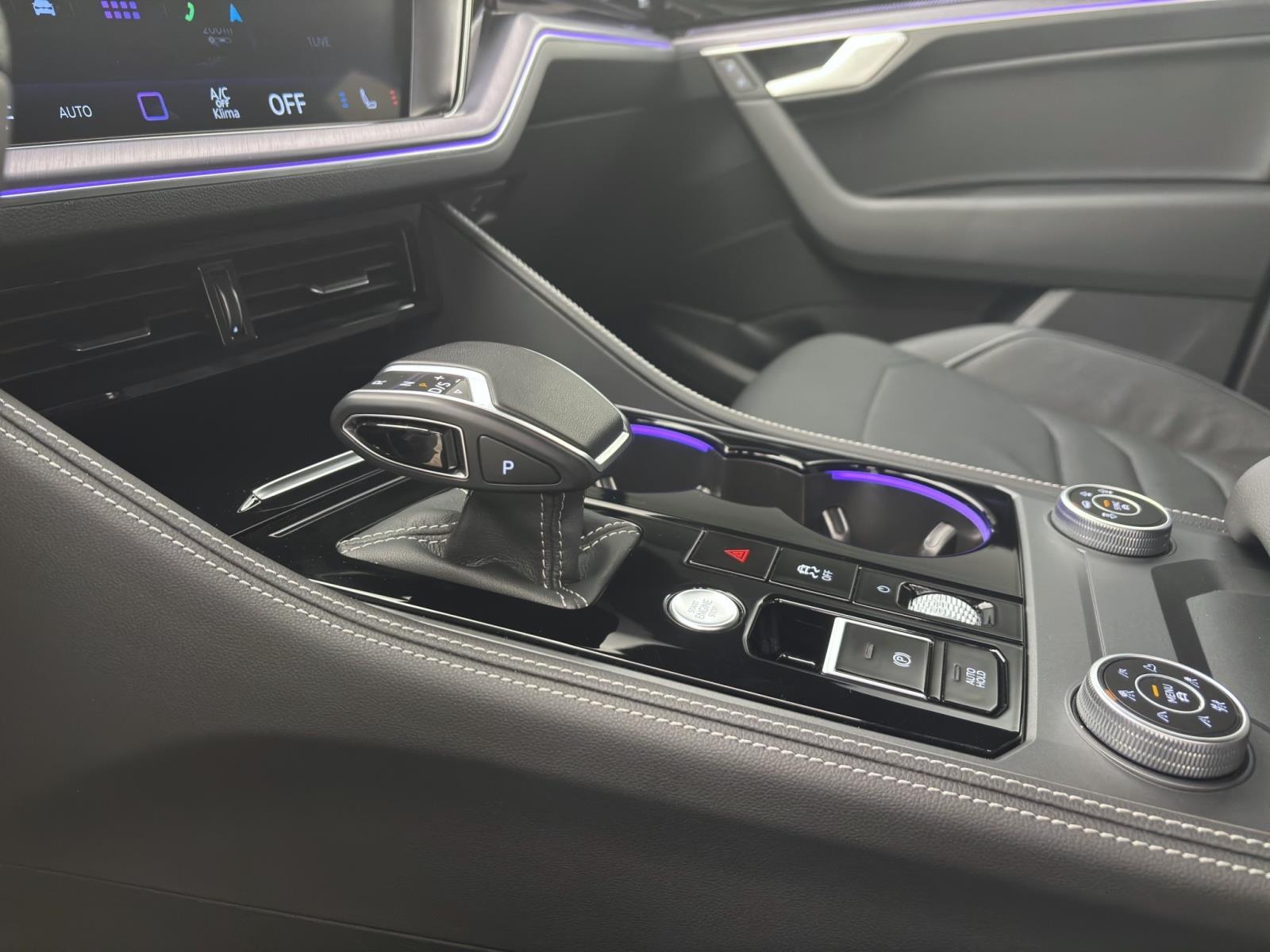 Bild 12: Volkswagen Touareg 3.0 TDI V6 Tiptronic 4M R-LINE AHK IQ.LIGHT NAVI HuD