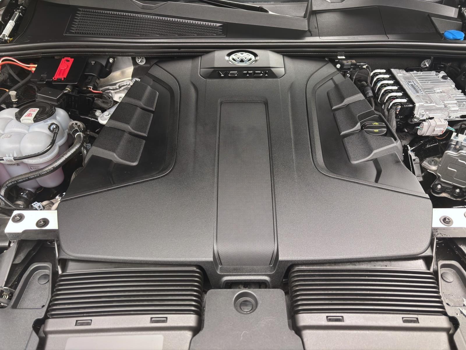 Bild 16: Volkswagen Touareg 3.0 TDI V6 Tiptronic 4M R-LINE AHK IQ.LIGHT NAVI HuD