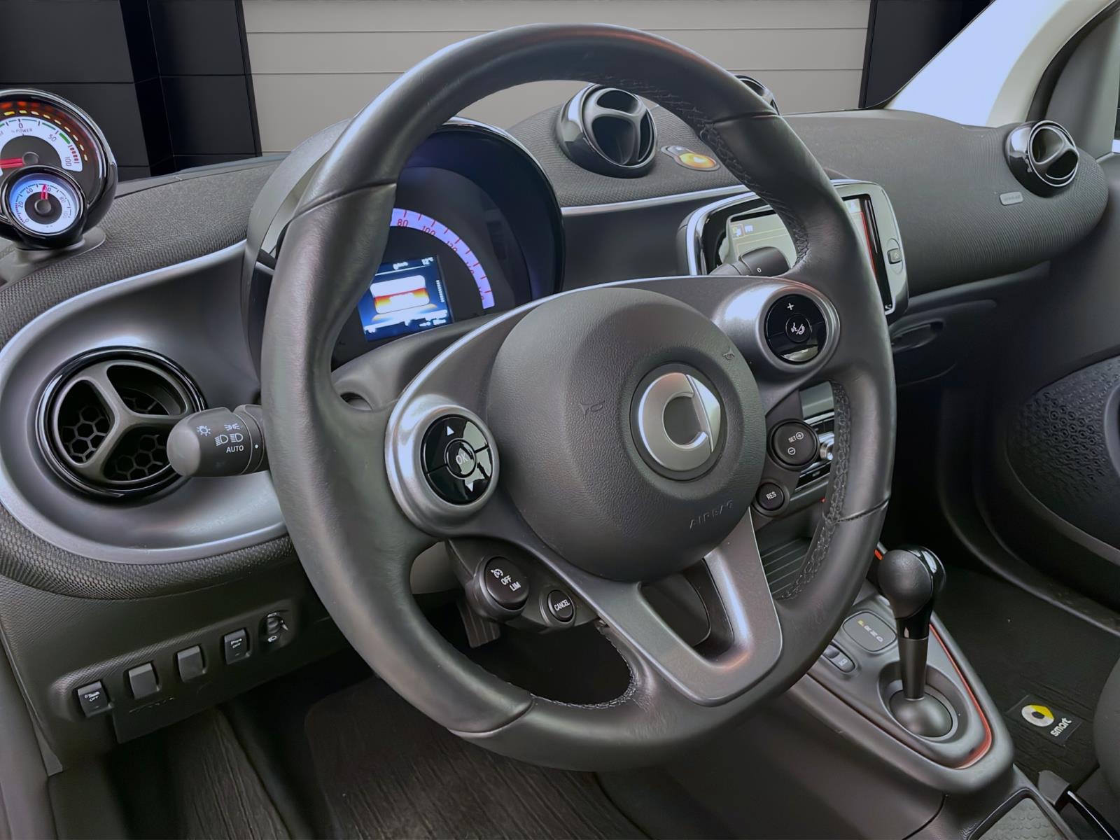 Bild 9: Smart fortwo Coupe EQ PASSION PANO SITZHZG LED PDC