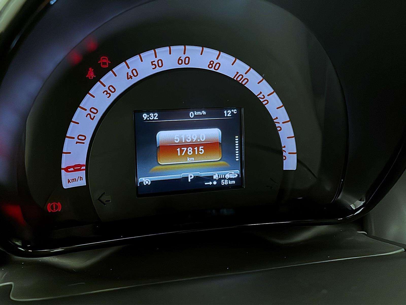 Bild 10: Smart fortwo Coupe EQ PASSION PANO SITZHZG LED PDC