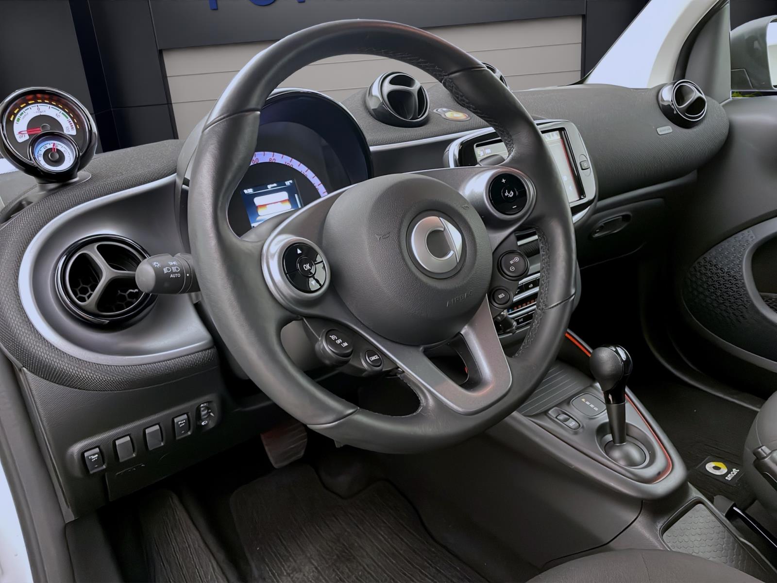 Bild 11: Smart fortwo Coupe EQ PASSION PANO SITZHZG LED PDC