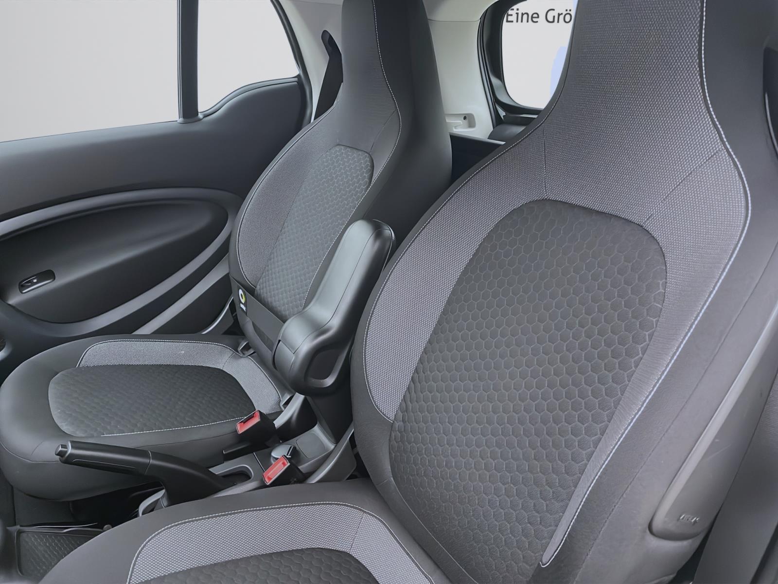 Bild 13: Smart fortwo Coupe EQ PASSION PANO SITZHZG LED PDC