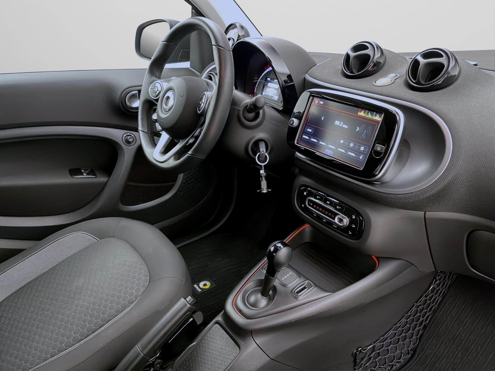 Bild 15: Smart fortwo Coupe EQ PASSION PANO SITZHZG LED PDC