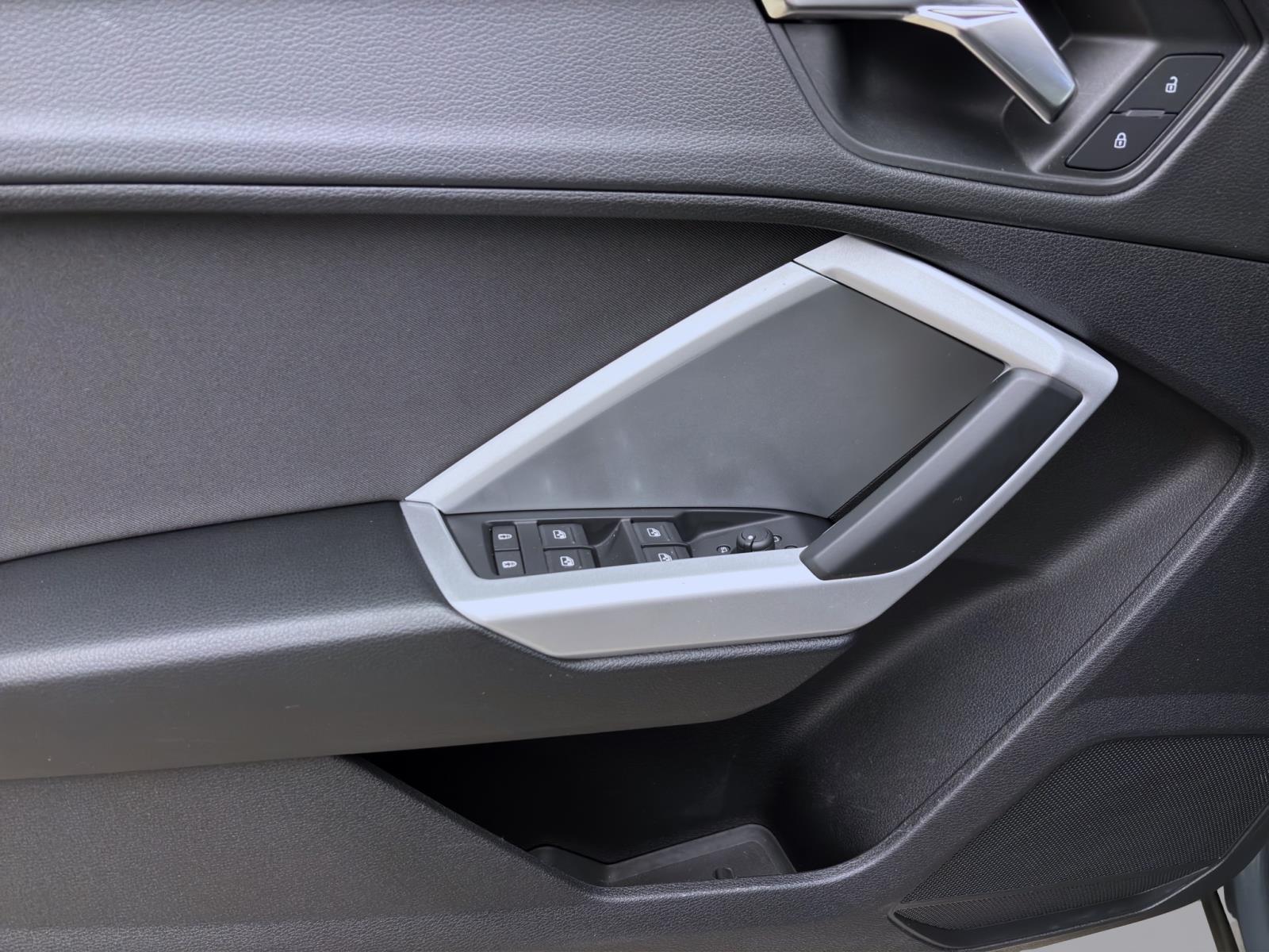 Bild 9: Audi Q3 Sportback 40 TDI Q AHK NAVI SITZHZG VIRTUAL