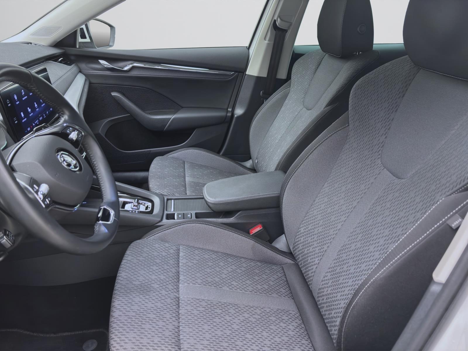 Bild 8: Skoda Octavia Combi 2.0 TDI DSG STYLE AHK PDC SITZHZG NAVI