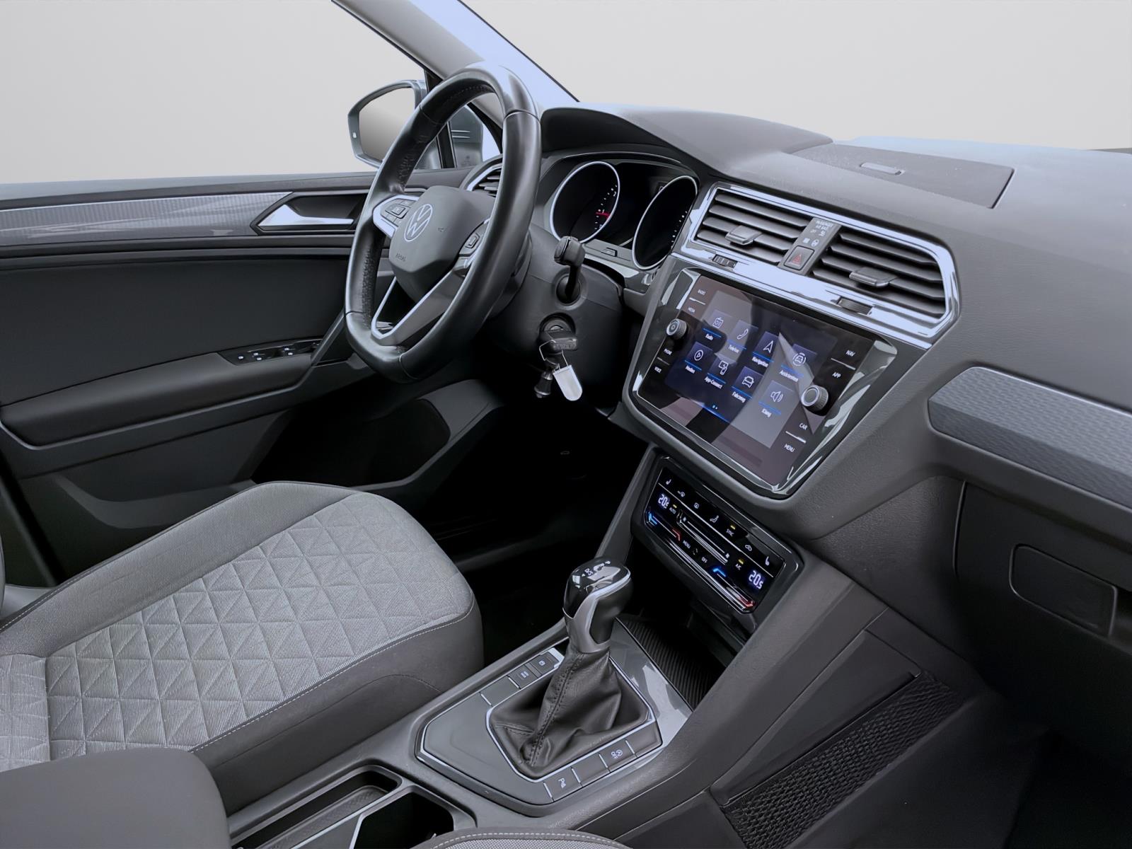 Bild 15: Volkswagen Tiguan 2.0 TDI DSG LIFE AHK NAVI PDC SITZHZG