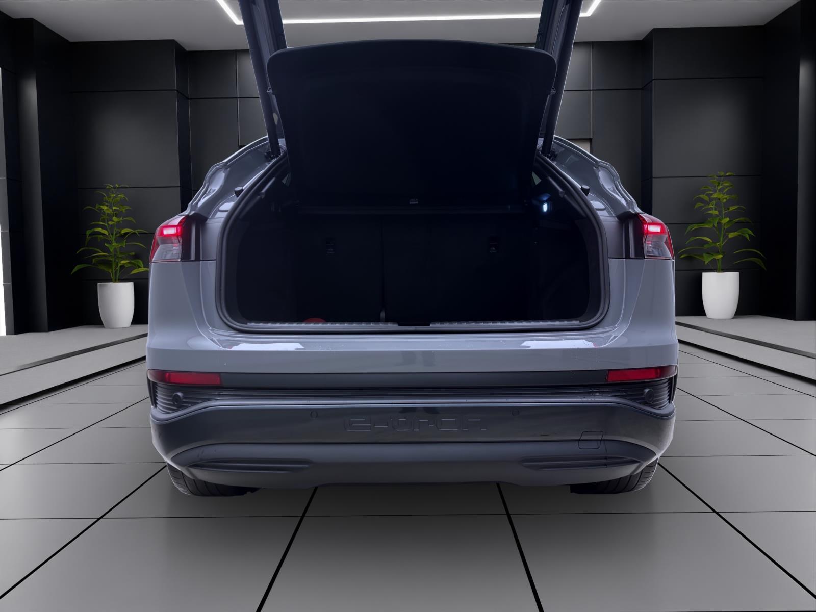 Bild 3: Audi Q4 e-tron Sportback 40 KAMERA PDC SITZHZG LM20