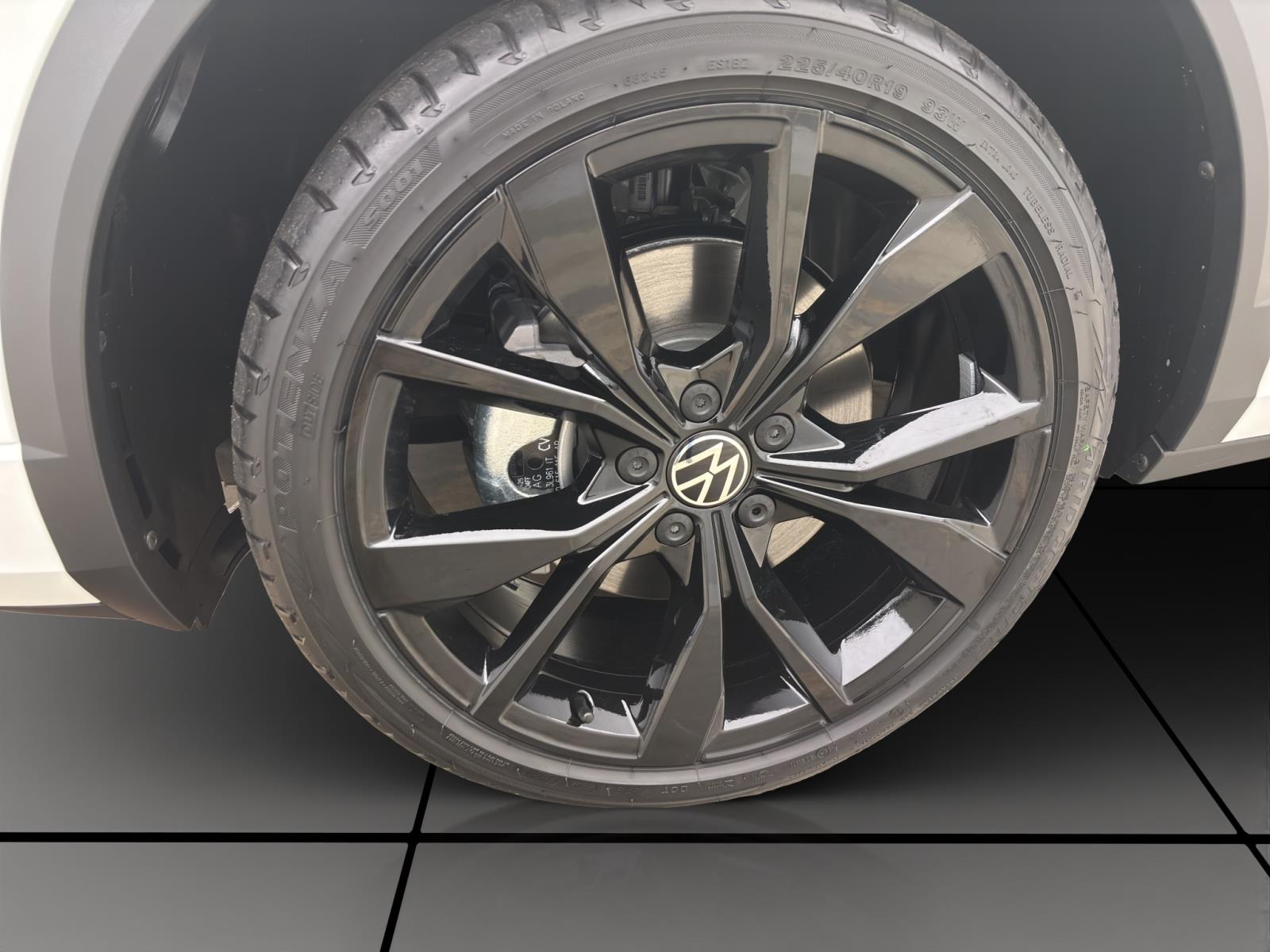 Bild 7: Volkswagen T-Roc 2.0 TSI DSG 4M R-LINE AHK PANO ACC SHZG