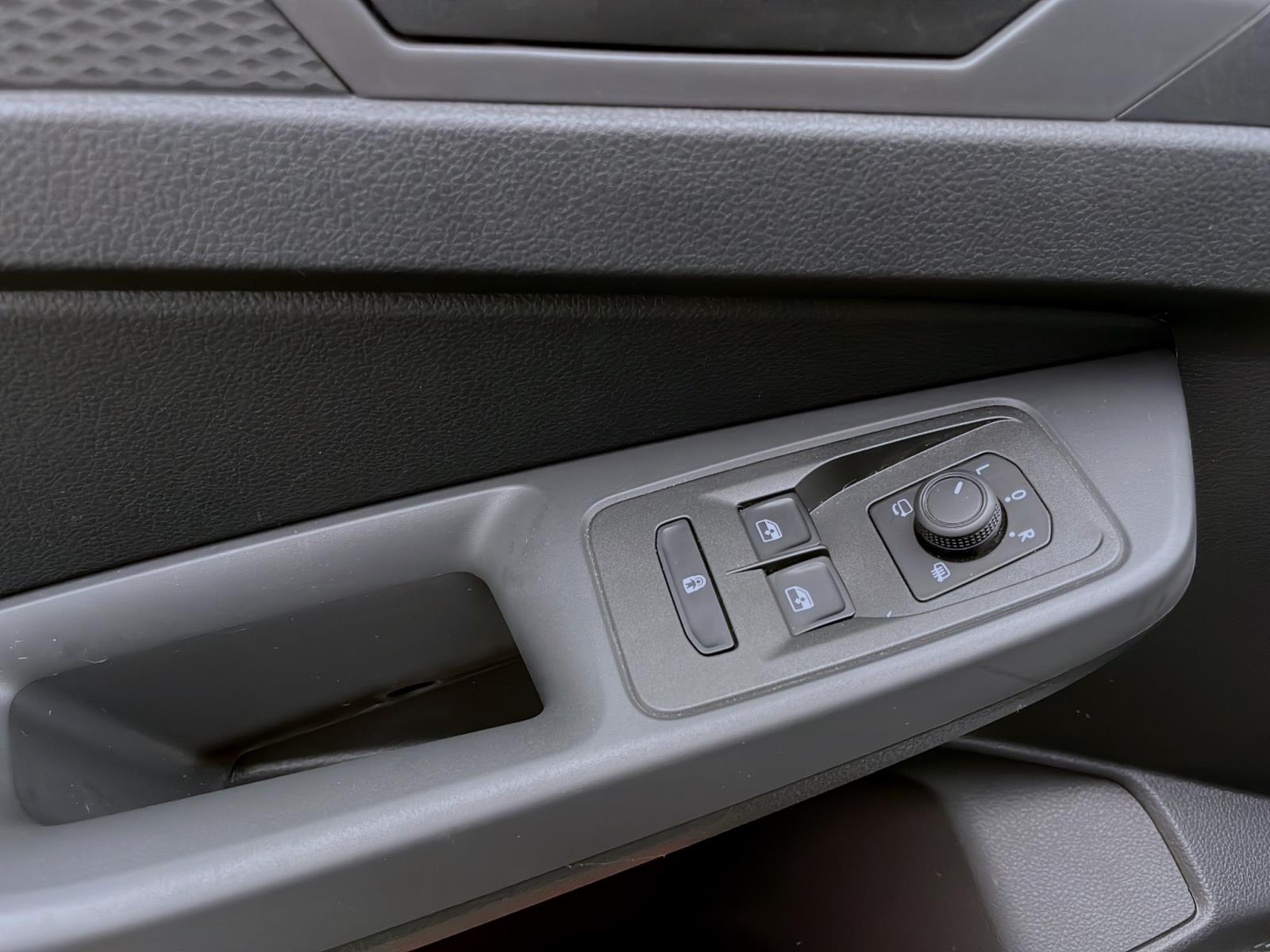 Bild 9: Volkswagen Caddy 2.0 TDI KOMBI KR PDC NAVI STHZG