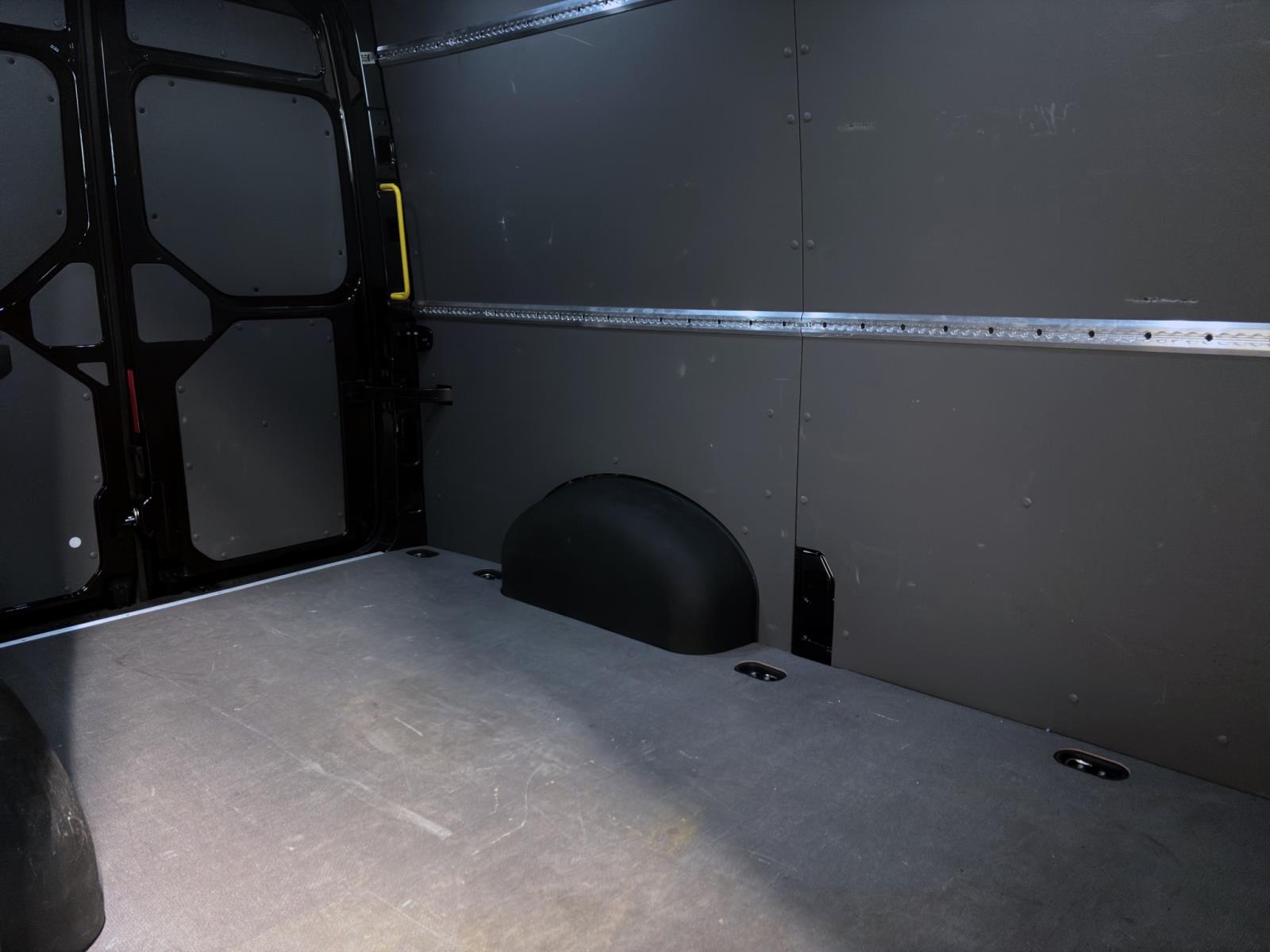 Bild 12: Volkswagen Crafter Kasten NF 35 2.0 TDI MR PDC KAMERA NAVI SHZG