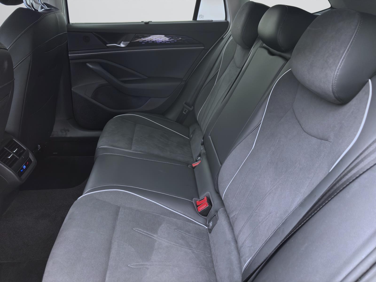 Bild 13: Volkswagen Passat Variant 2.0 TDI DSG ELEGANCE AHK NAVI PDC IQ.LIGHT