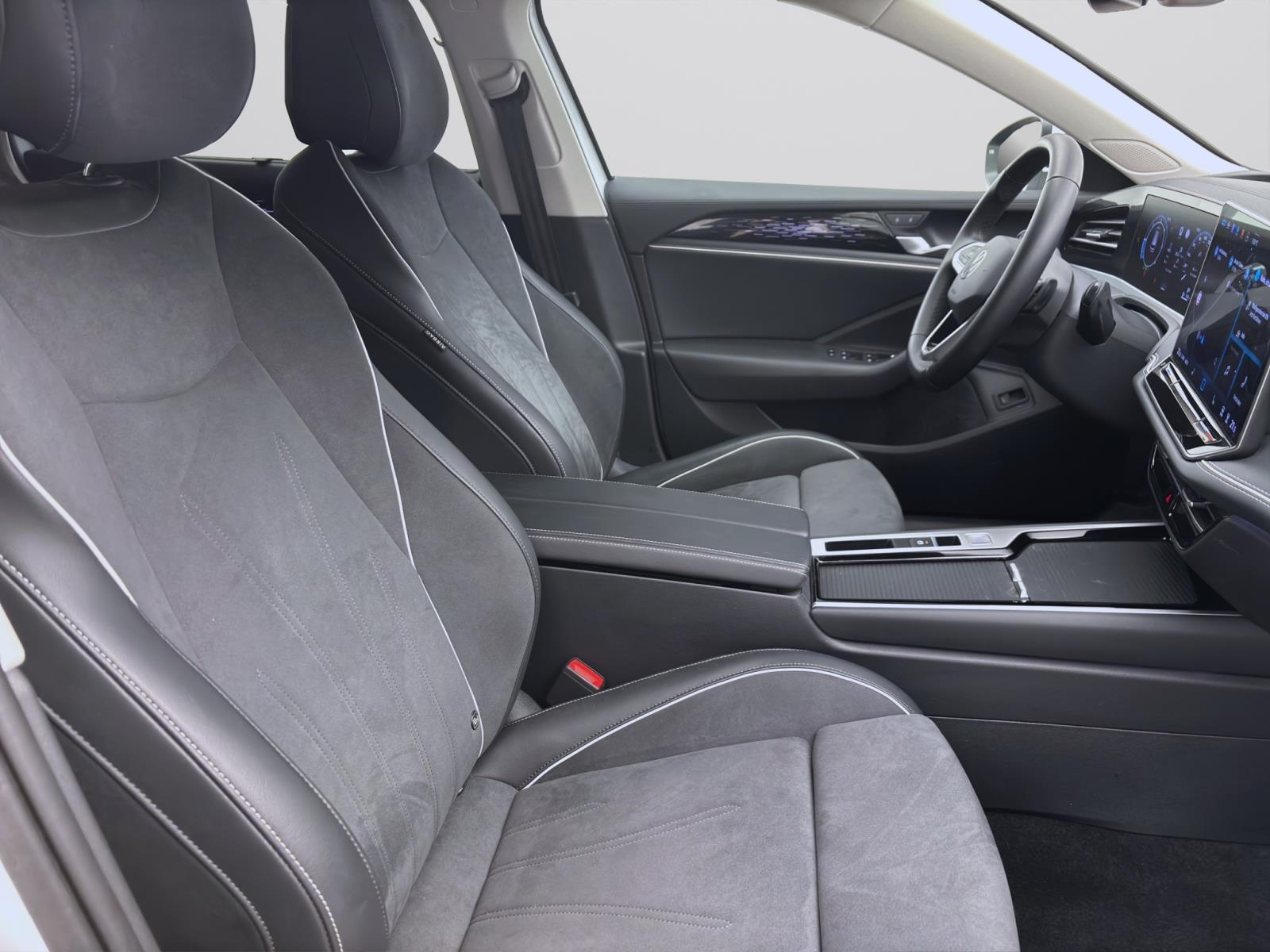 Bild 14: Volkswagen Passat Variant 2.0 TDI DSG ELEGANCE AHK NAVI PDC IQ.LIGHT