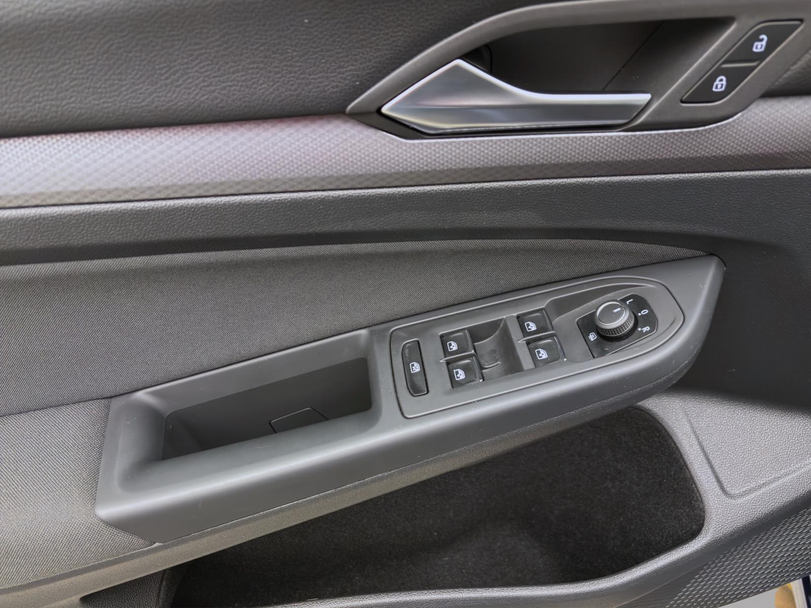 Bild 9: Volkswagen Golf 2.0 TDI ACTIVE PDC SITZHZG NAVI ACC KLIMA