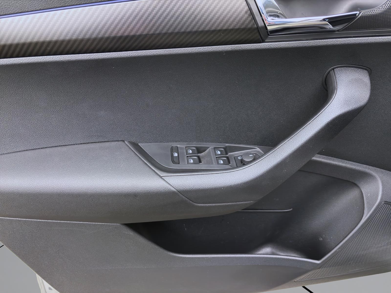 Bild 9: Skoda Karoq 2.0 TSI DSG 4x4 SPORTLINE PDC MATRIX SITZHZG LM18