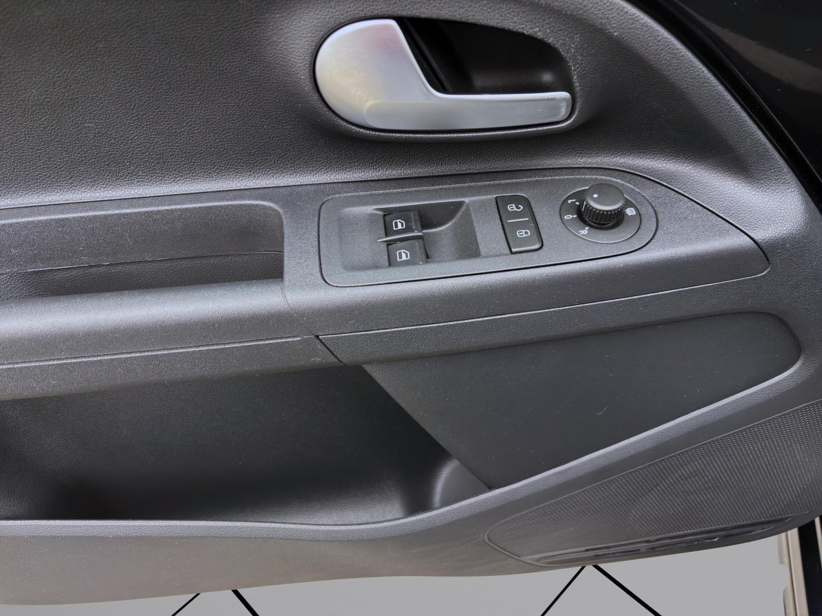 Bild 9: Volkswagen e-up! MAX KAMERA PDC KLIMA SITZHZG KLIMA