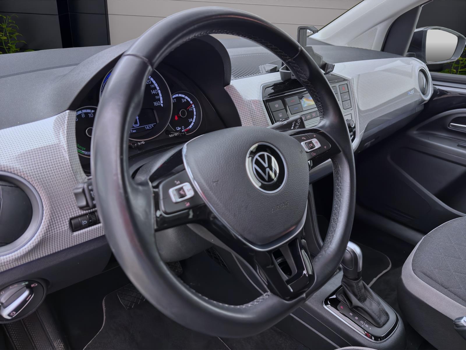 Bild 10: Volkswagen e-up! MAX KAMERA PDC KLIMA SITZHZG KLIMA