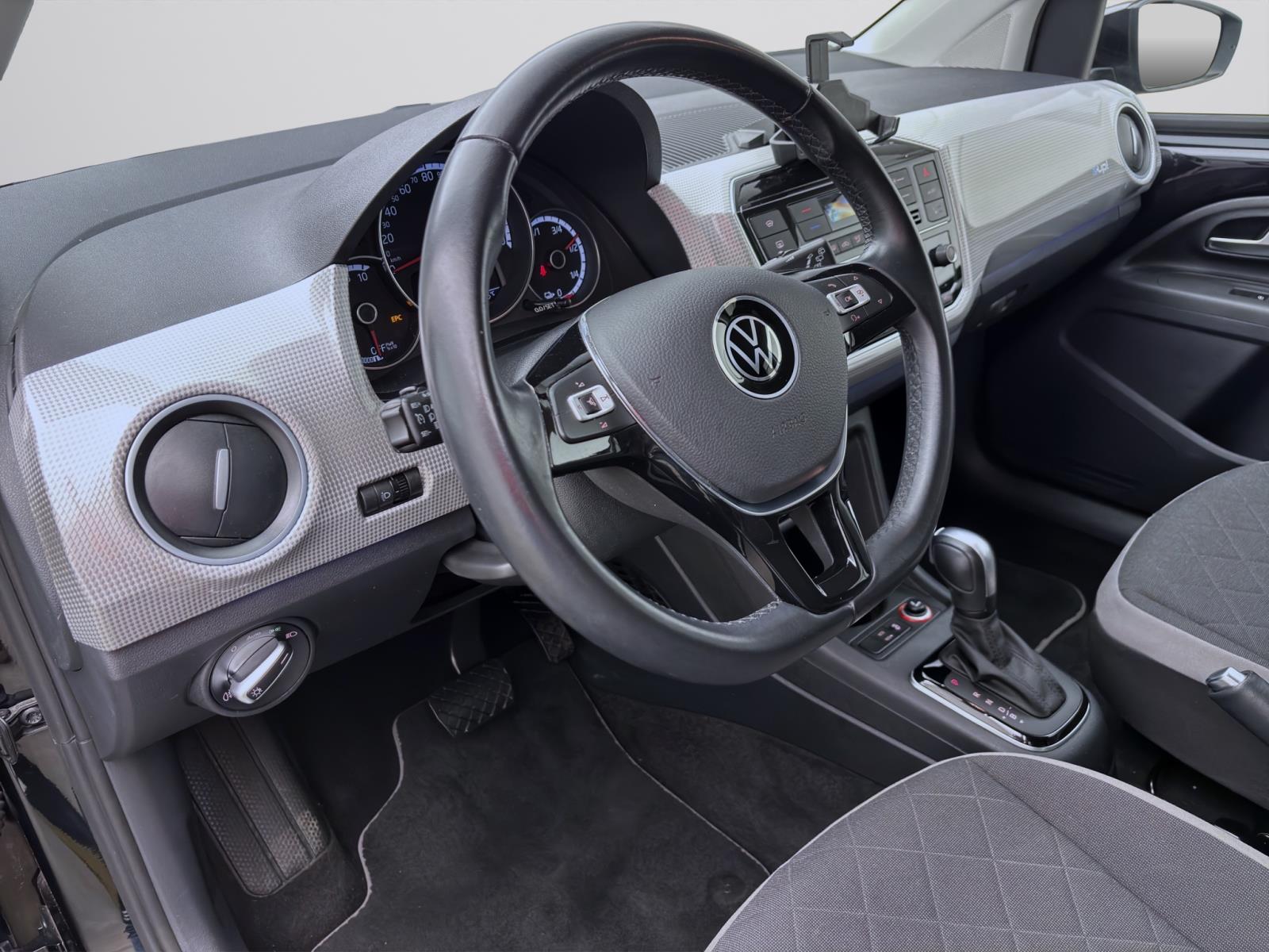 Bild 12: Volkswagen e-up! MAX KAMERA PDC KLIMA SITZHZG KLIMA