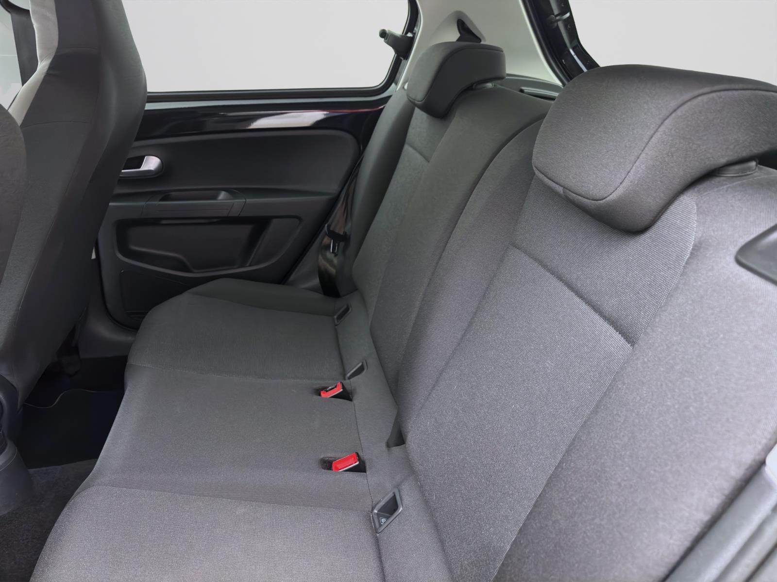 Bild 14: Volkswagen e-up! MAX KAMERA PDC KLIMA SITZHZG KLIMA