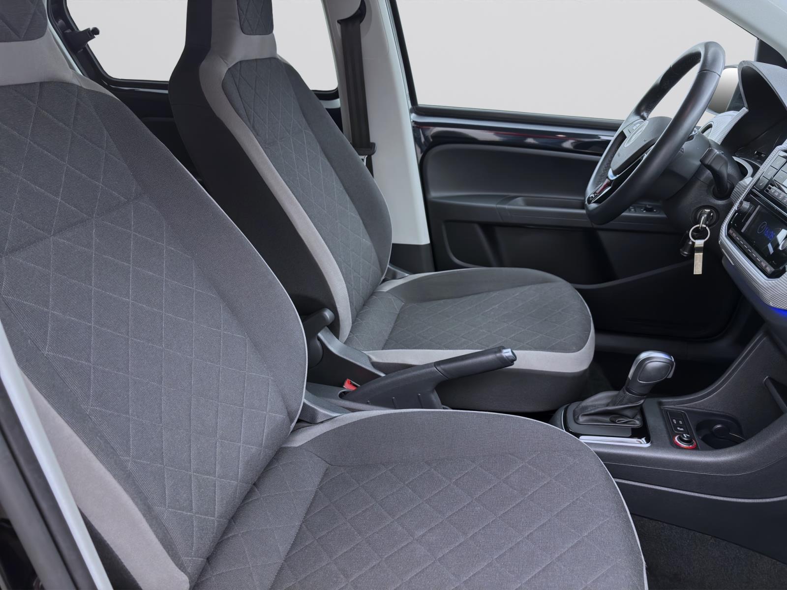 Bild 15: Volkswagen e-up! MAX KAMERA PDC KLIMA SITZHZG KLIMA