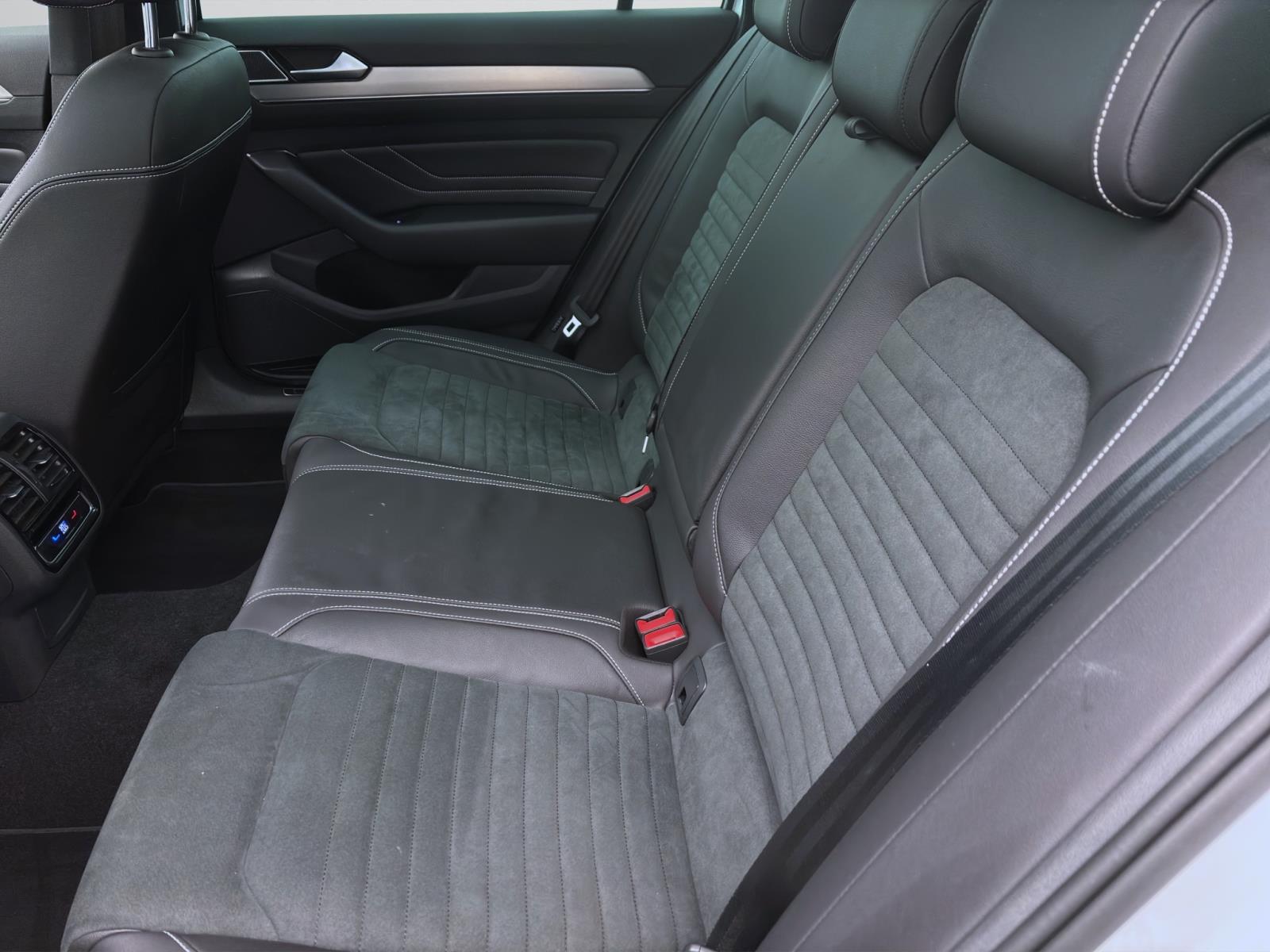 Bild 14: Volkswagen Passat Variant 2.0 TDI DSG ELEGANCE STANDHZG PANO AHK