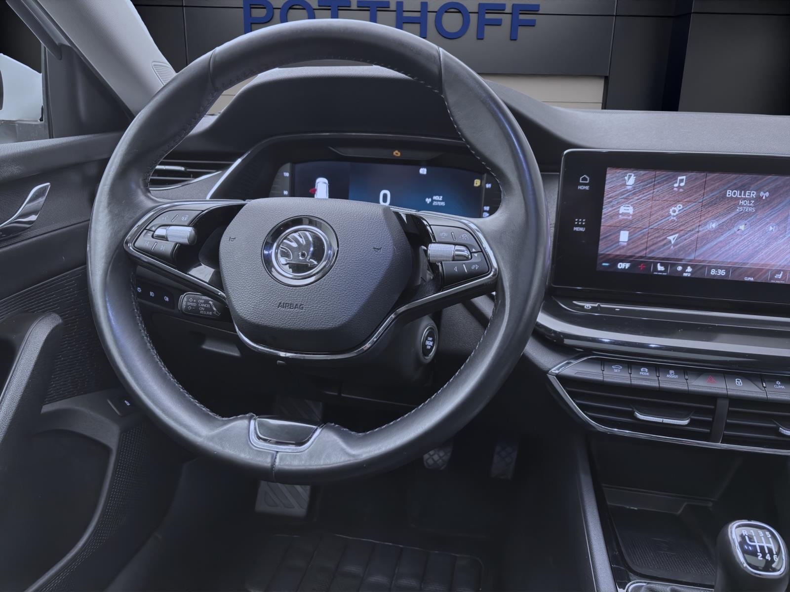 Bild 10: Skoda Octavia Combi 1.5 TSI FIRST EDITION PANO MATRIX NAVI KAMERA