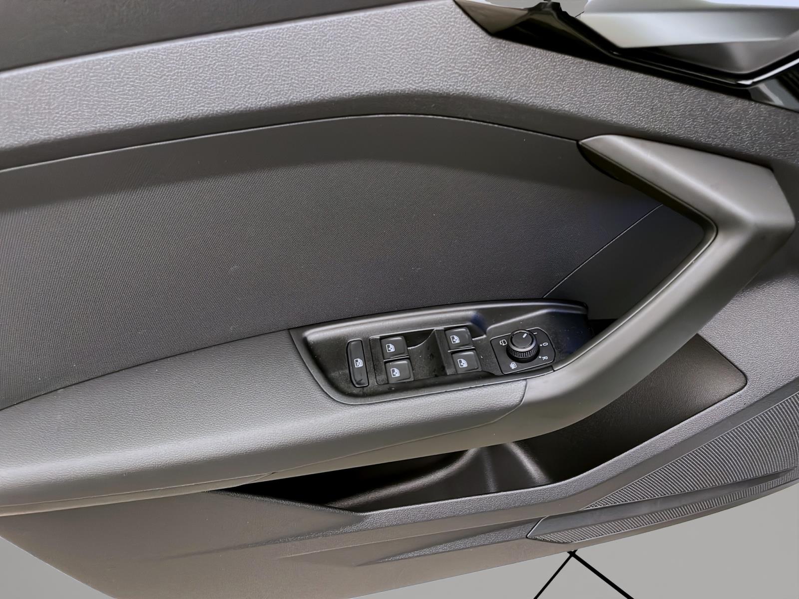 Bild 9: Audi A1 Sportback 25 TFSI PDC SITZHZG KLIMA LED