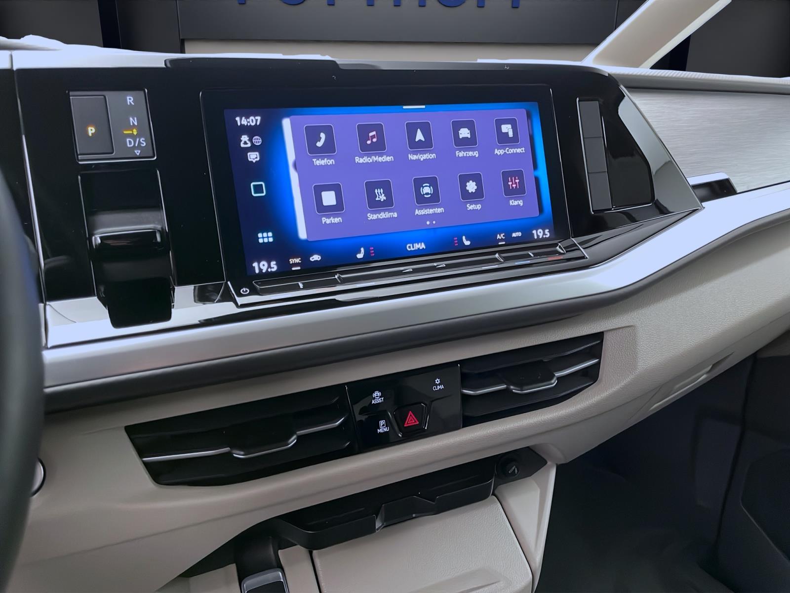 Bild 12: Volkswagen T7 Multivan 2.0 TDI DSG LIFE KR NAVI AHL STDHZG PDC